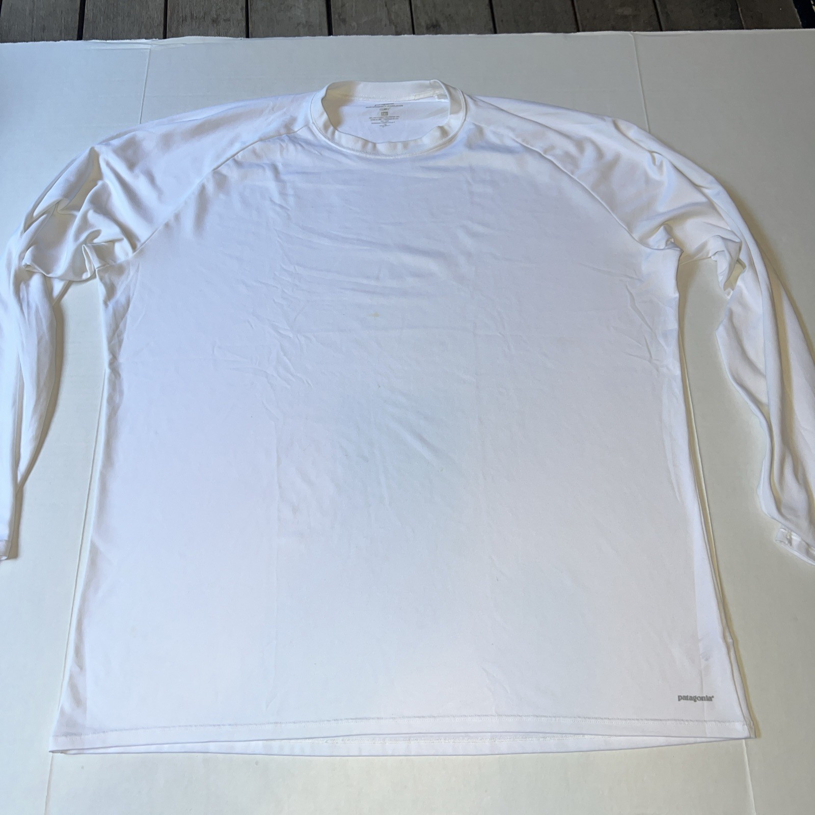 Lot Of 4 (2 S/S + 2 L/S) Patagonia Rash Guards Swim Shirts 2XL White Black Blue+