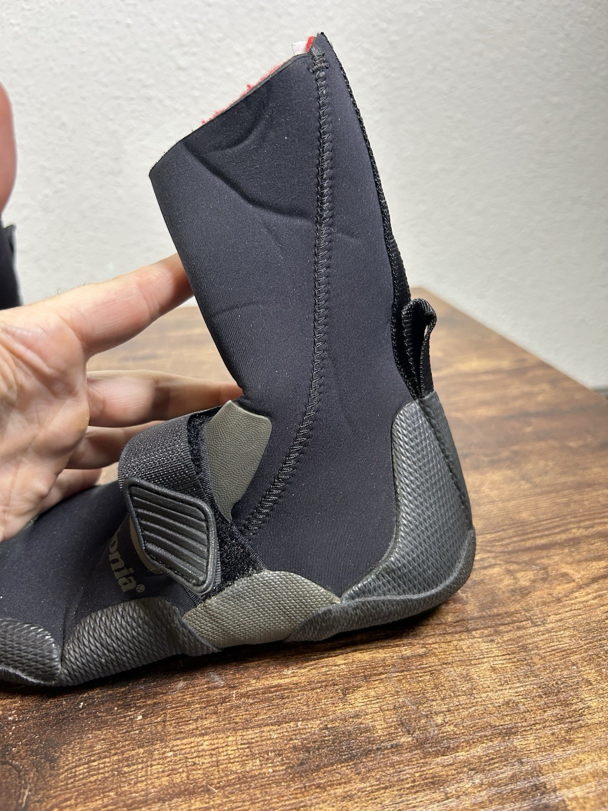 Patagonia R3 Split Toe Wetsuit Water Booties BLACK Womens size 5 8.5”