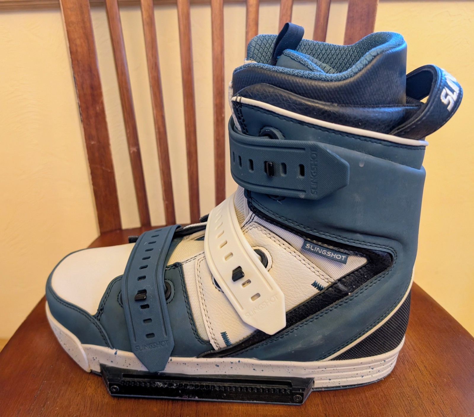 2022 Slingshot KTV Wakeboard Binding Size 11