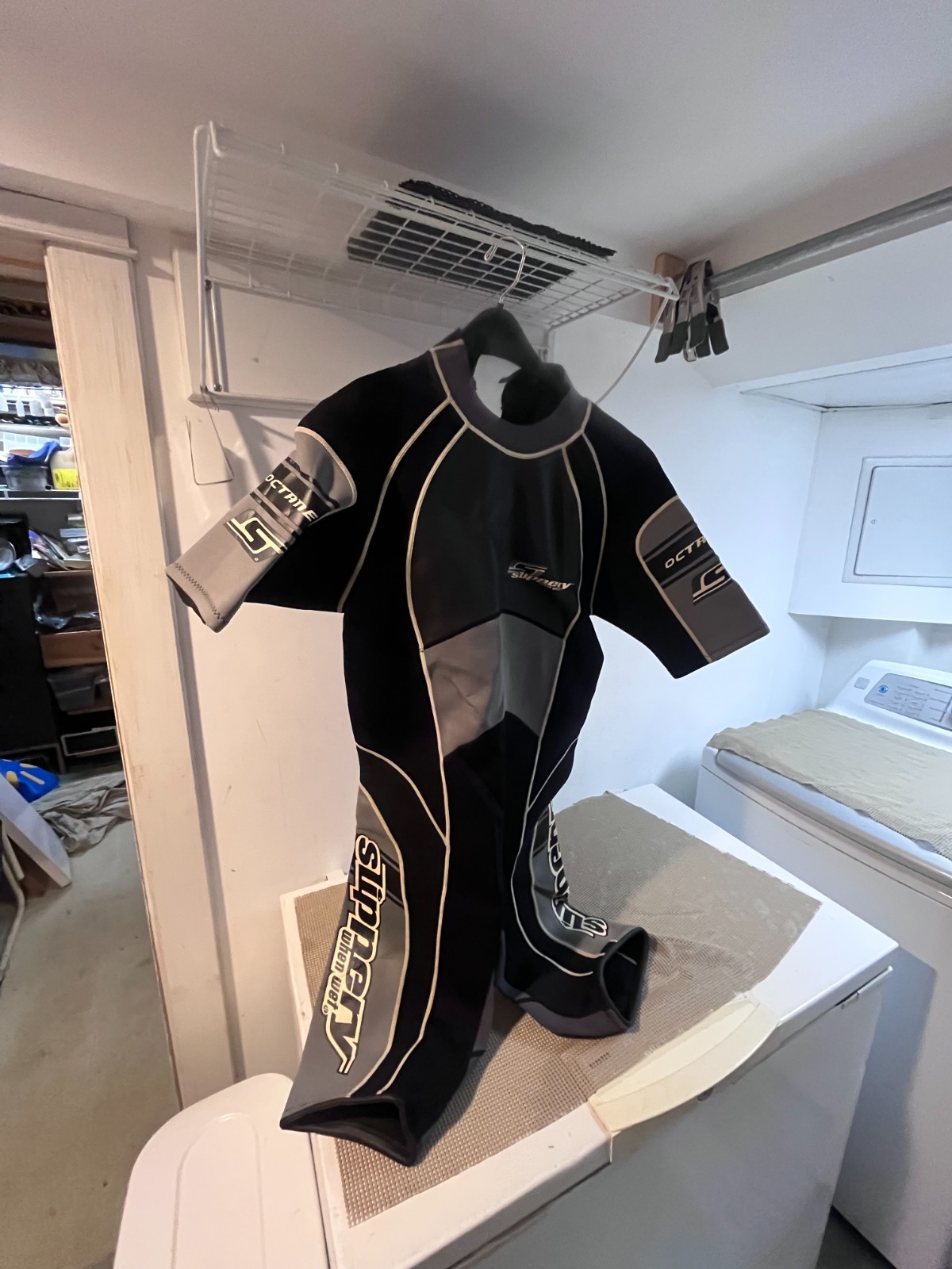 Slippery When Wet Octane wet suit tag size L