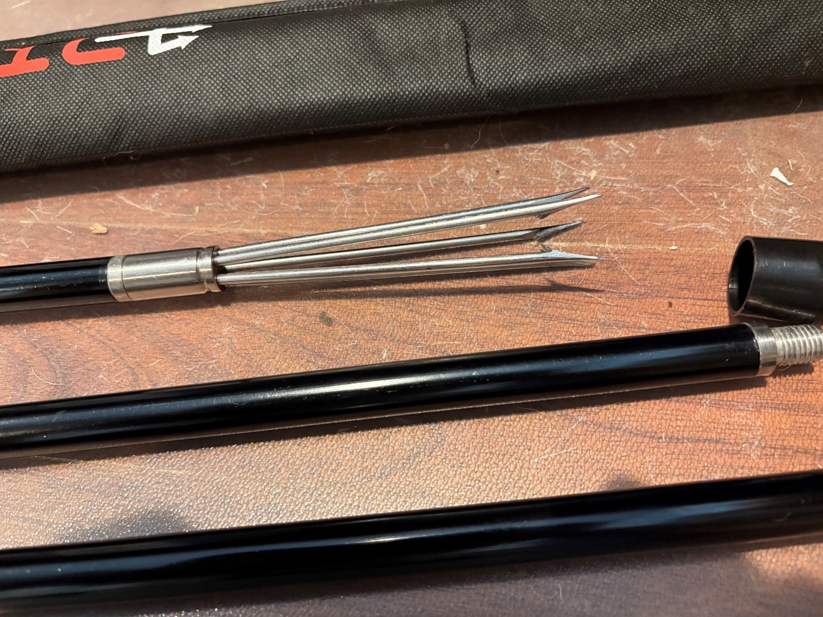 Palantic 6.5′ Aluminum Travel Pole Spear – 3 Piece – 5 Prong