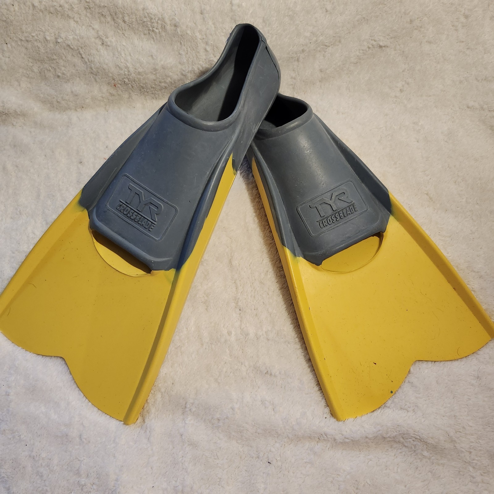 TYR Adult Swimming Fins Yellow Grey USED