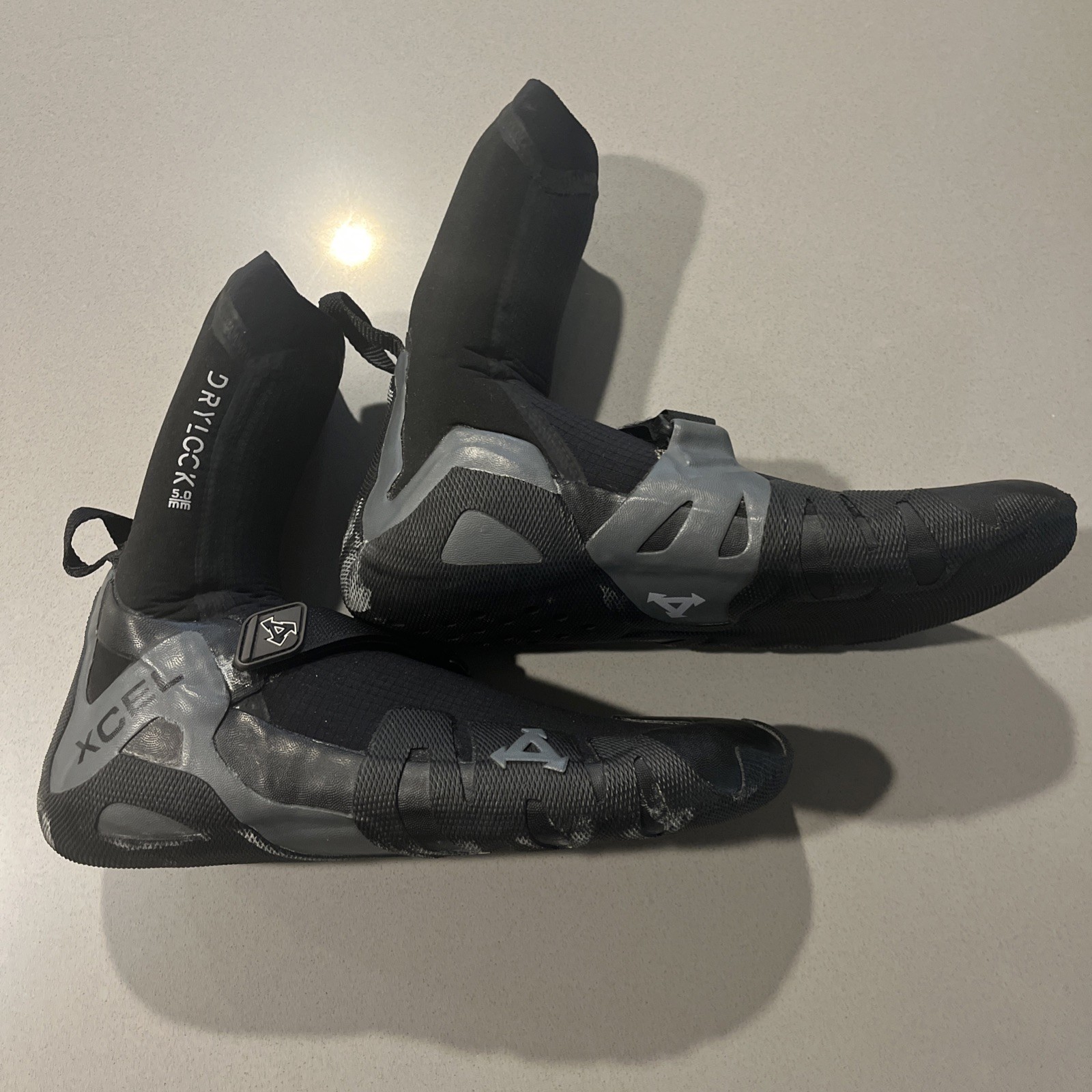 Xcel 5mm Drylock Surf Booties Celliant Black Men’s Size 8 (10 Inches)