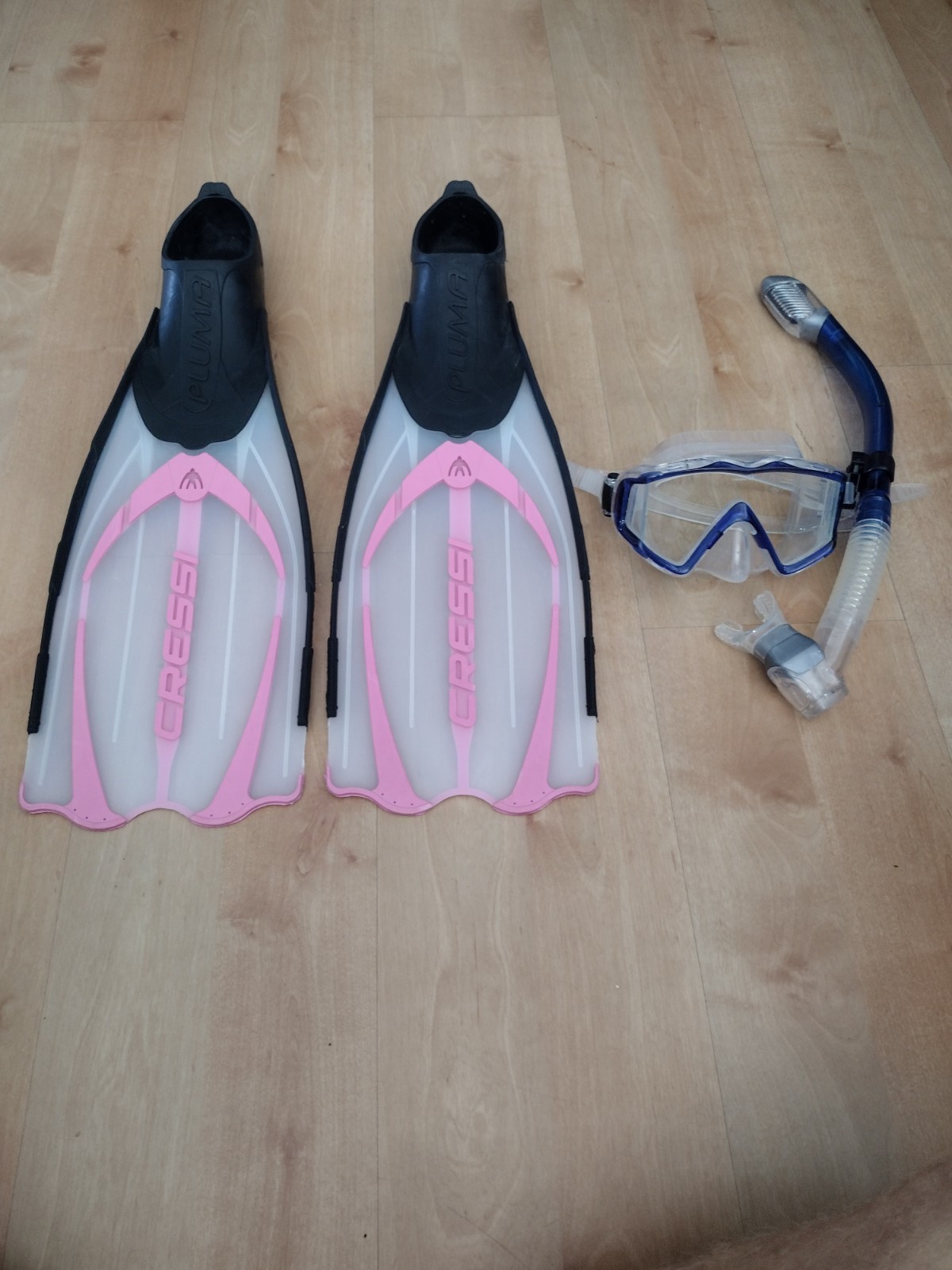 Cressi Pluma Full Foot Fins 5.5/6.5 39/40 Pink Clear Black With Mask and Snorkle