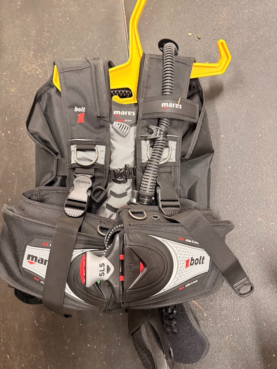Mares Bolt 1 BCD Scuba Size Large – Barely Used – Great Condition