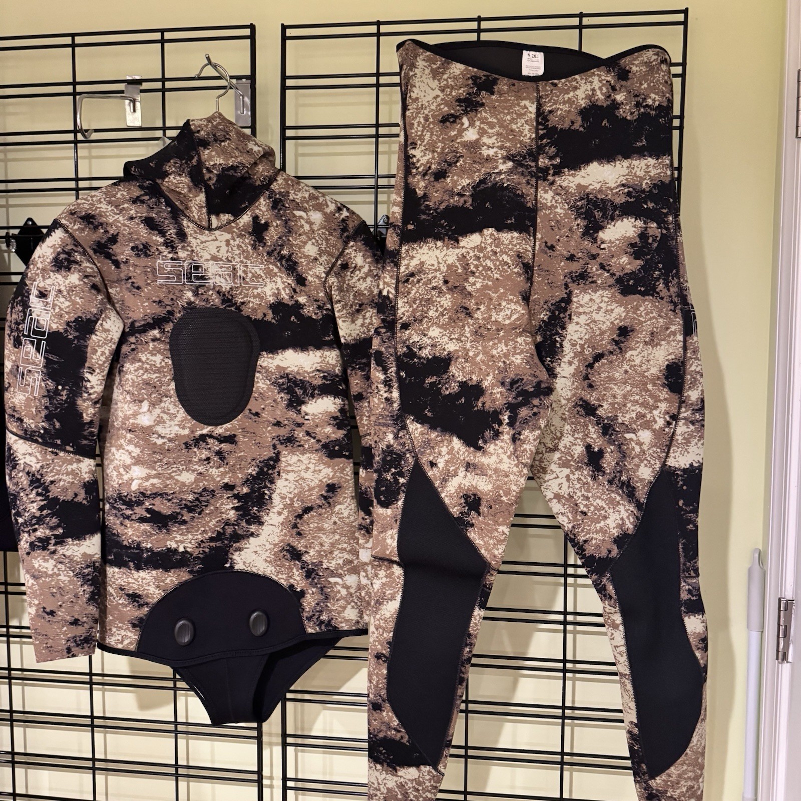 SEAC Camo Neoprene 2-Piece Wetsuit Set (Jacket & Pants) – Size 2XL – HD 16.1826
