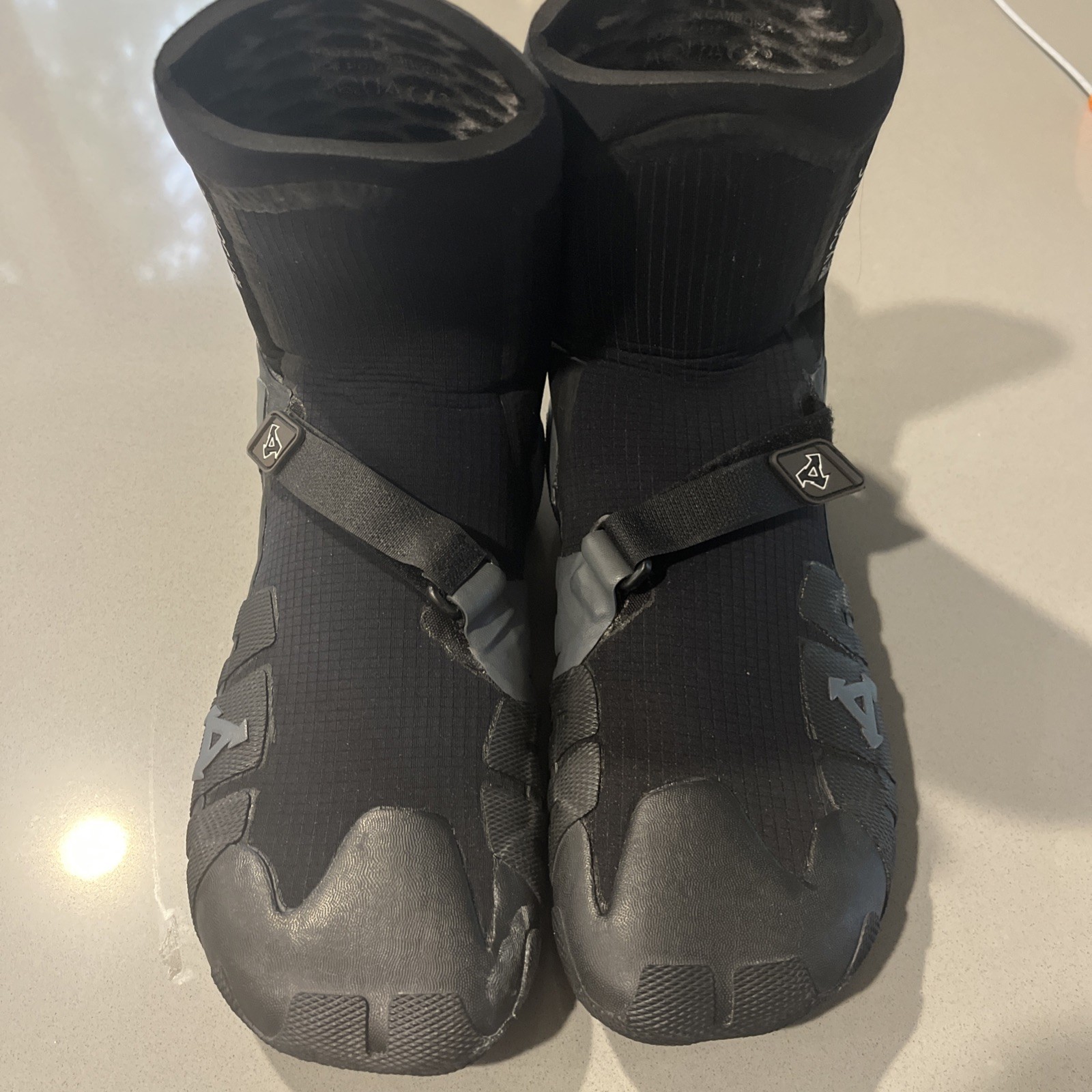 Xcel 5mm Drylock Surf Booties Celliant Black Men’s Size 8 (10 Inches)