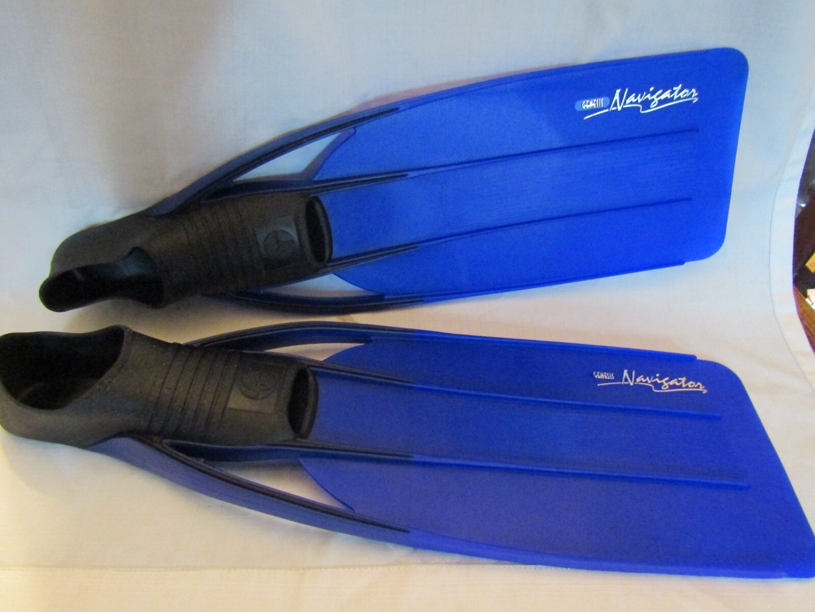 GENESIS NAVIGATOR SCUBA FLIPPER FINS 28″ LONG BLUE BLACK SIZE 9 1/2 – 10 1/2