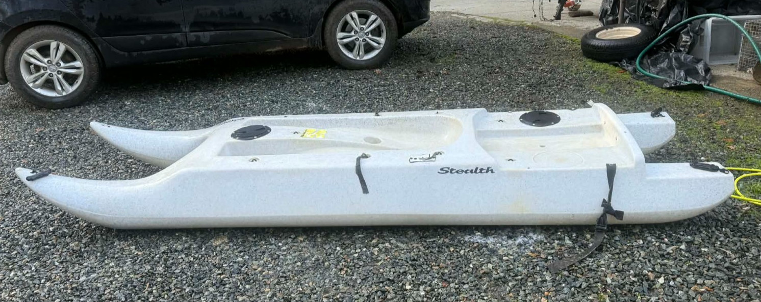Stealth Kiwi Kayak Fishing Angler Kayak 11ft Pontoon Catamaran Hull