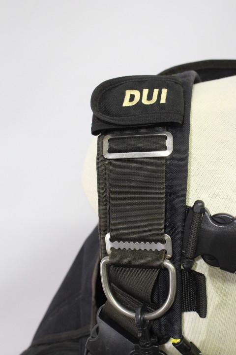 DUI SCUBA BCD, Size Men’s Med, Air Source w/Dive Alert, Model 290103 (109)