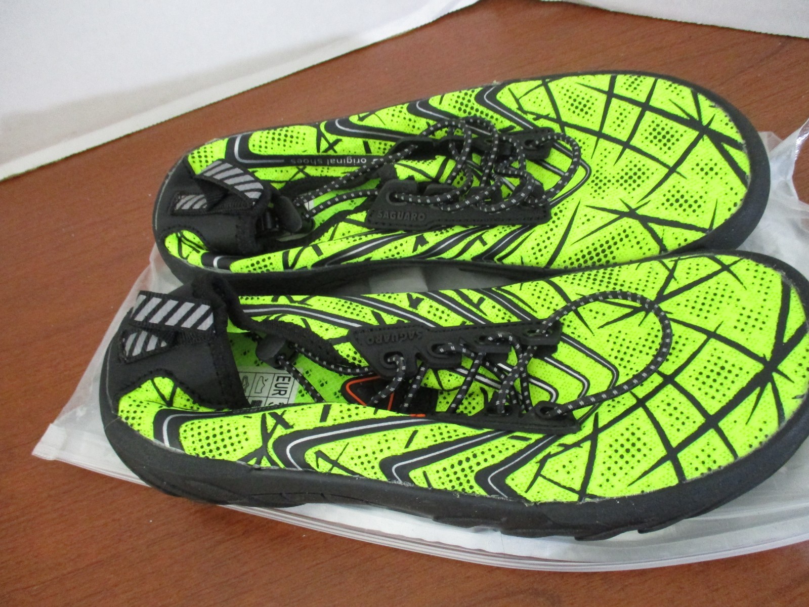SAGUARO Neon Green & Black AQUA WATER SHOES Women’s SIze 5.5 ~ Brand New