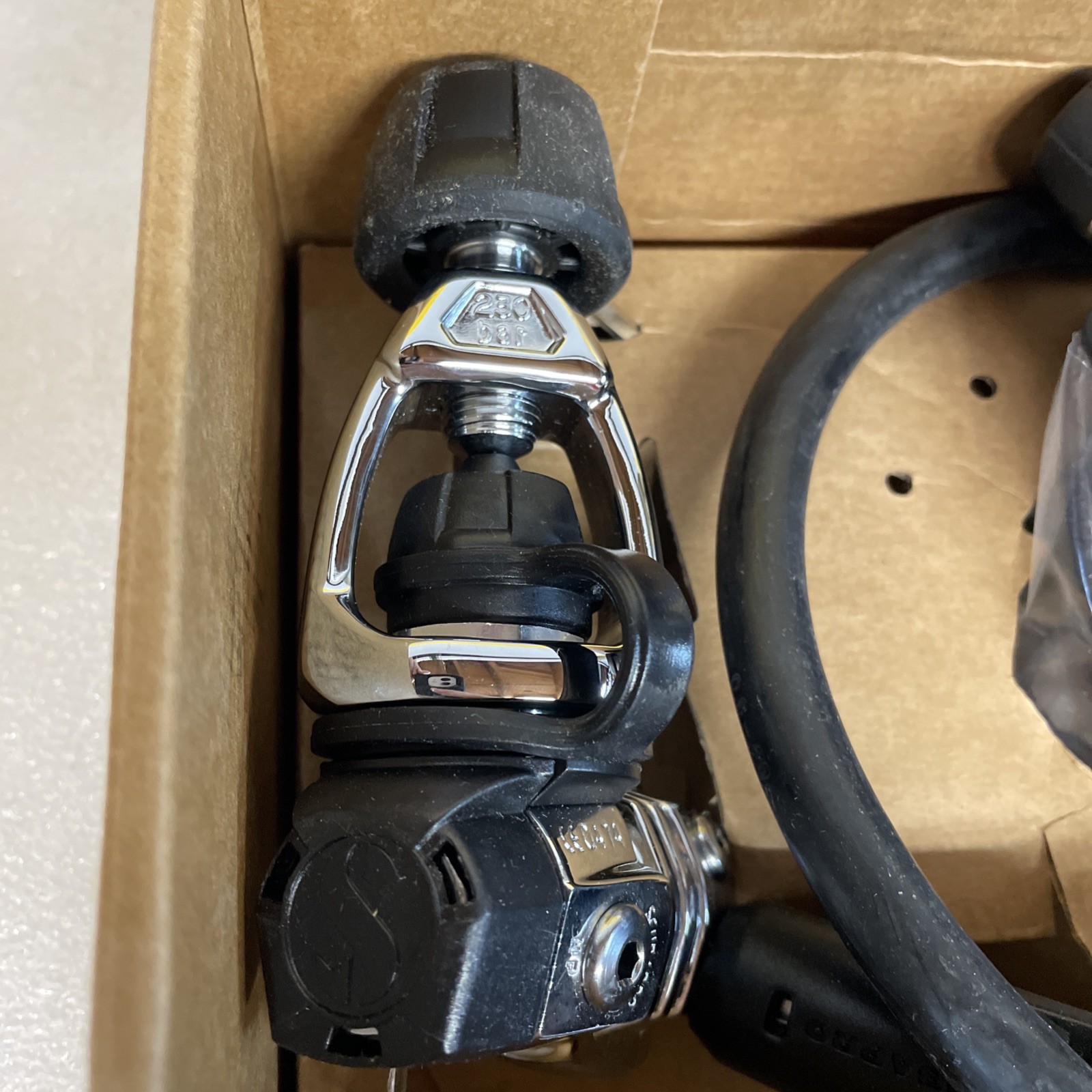 SCUBAPRO S560 MK21 Regulator Combo Polished Chrome New Opened Box