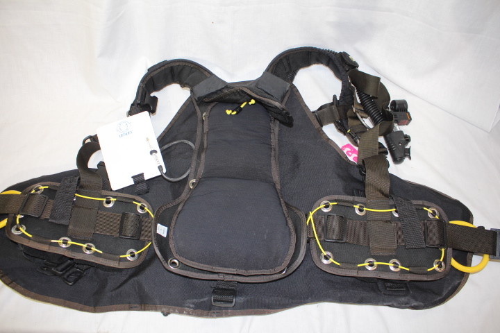 DUI SCUBA BCD, Size Men’s Med, Air Source w/Dive Alert, Model 290103 (109)