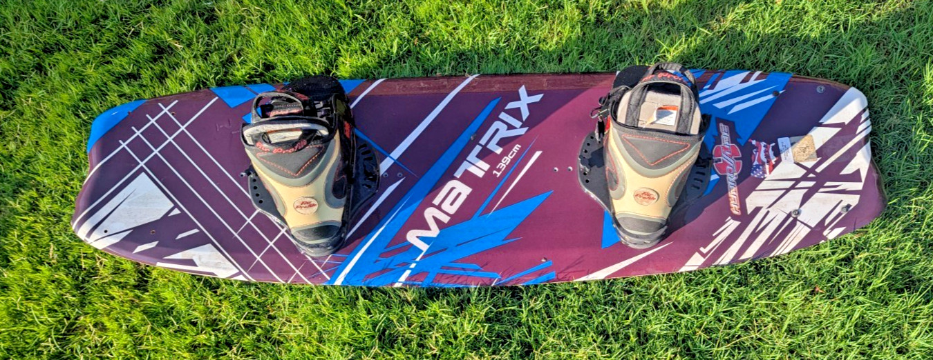 Hydroslide Matrix Wake Board, 139cm Blue, Black & White with Hold Um bindings