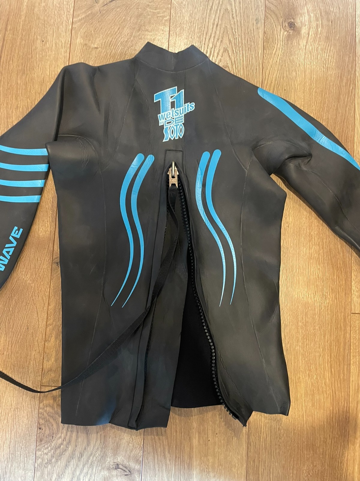 De Soto T1 Triathalon 2 piece wetsuit Women’s size 2/ XS