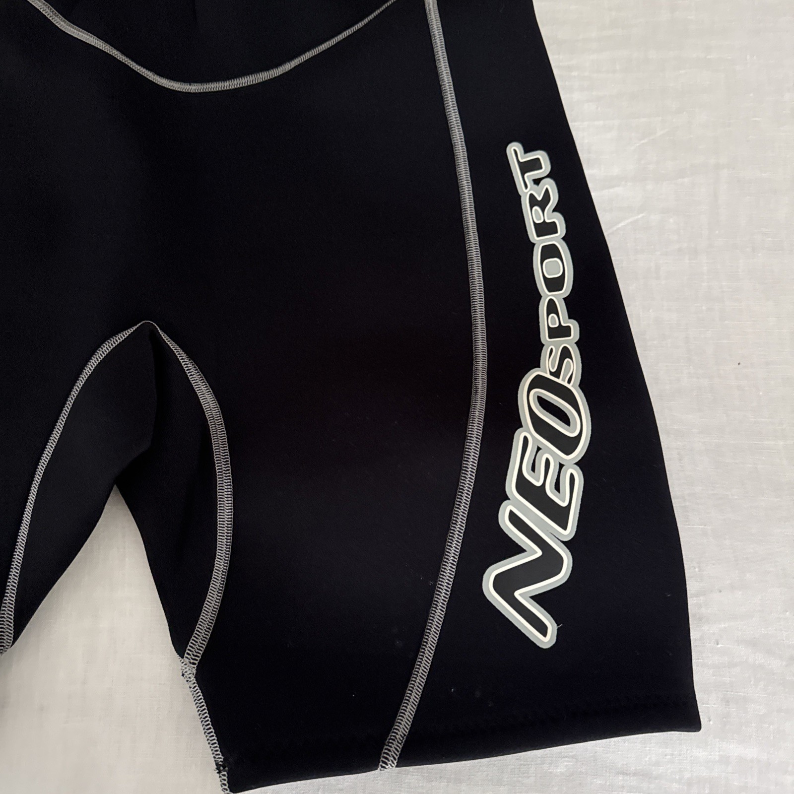 NeoSport 3/0mm Black & Gray Short Shorty Surfer Water Wetsuit Women’s Size 12