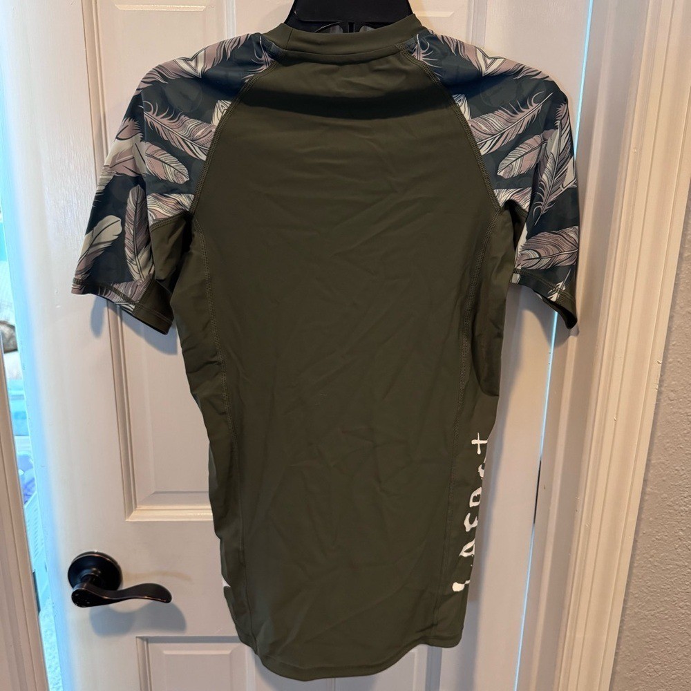 LAFROI Rash Guard Top Olive Green Feather Print S/M Athletic NWOT