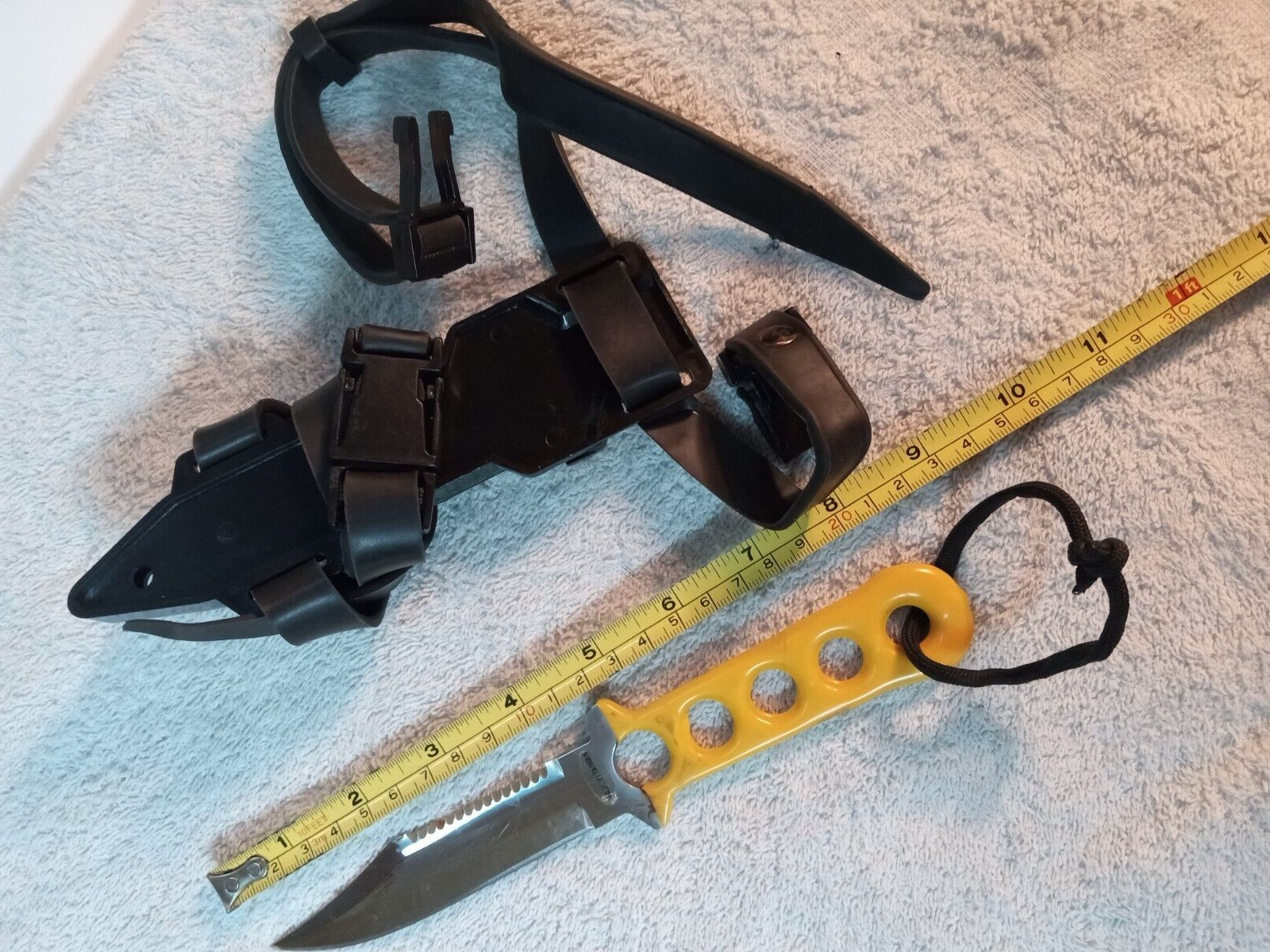 8.5″ Scuba Dive Stainless Steel Knife, Rubber Coated Handle, and Locking Sheath