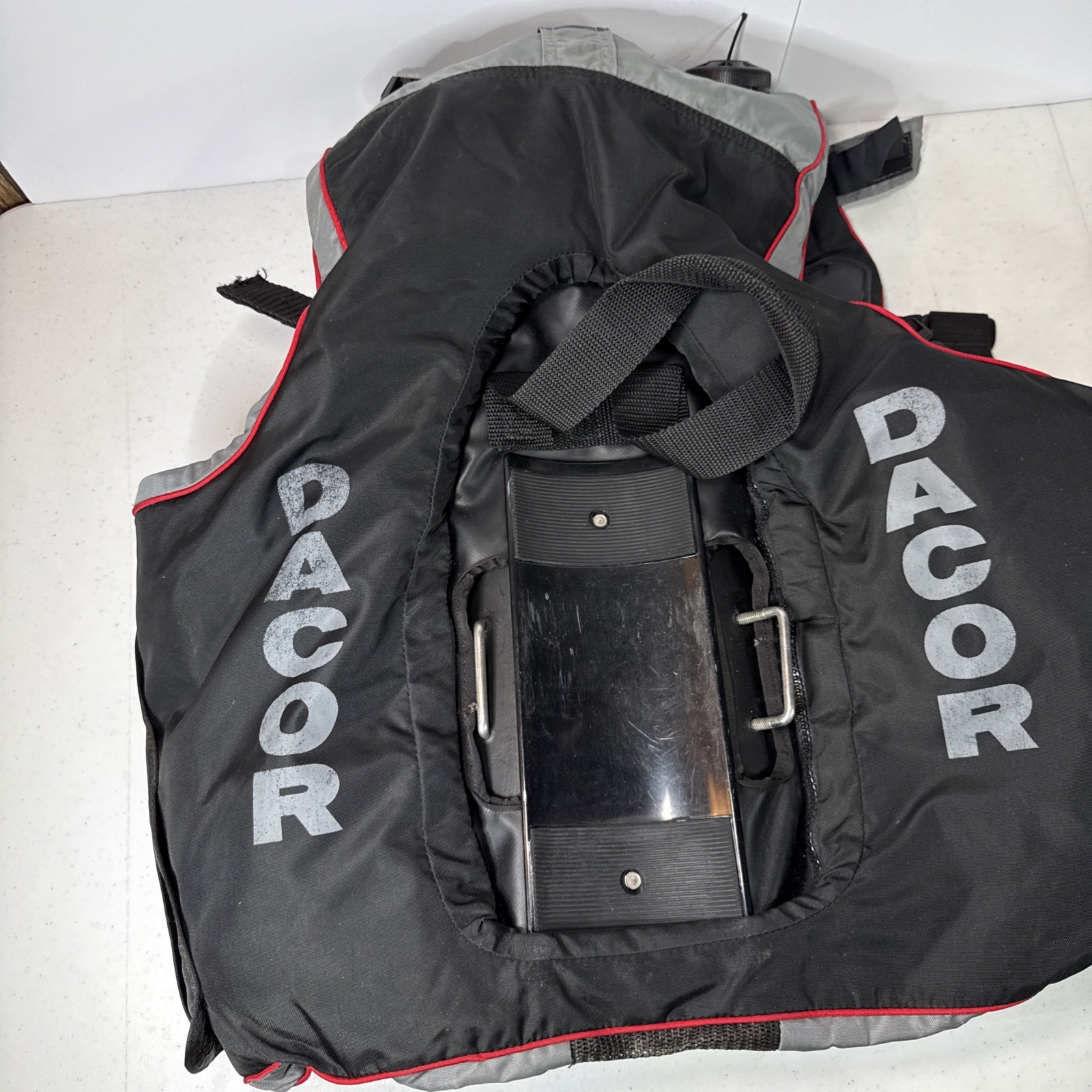 Dacor BCD SCUBA Black/Gray/Red Diving Dive Vest BC Size Medium