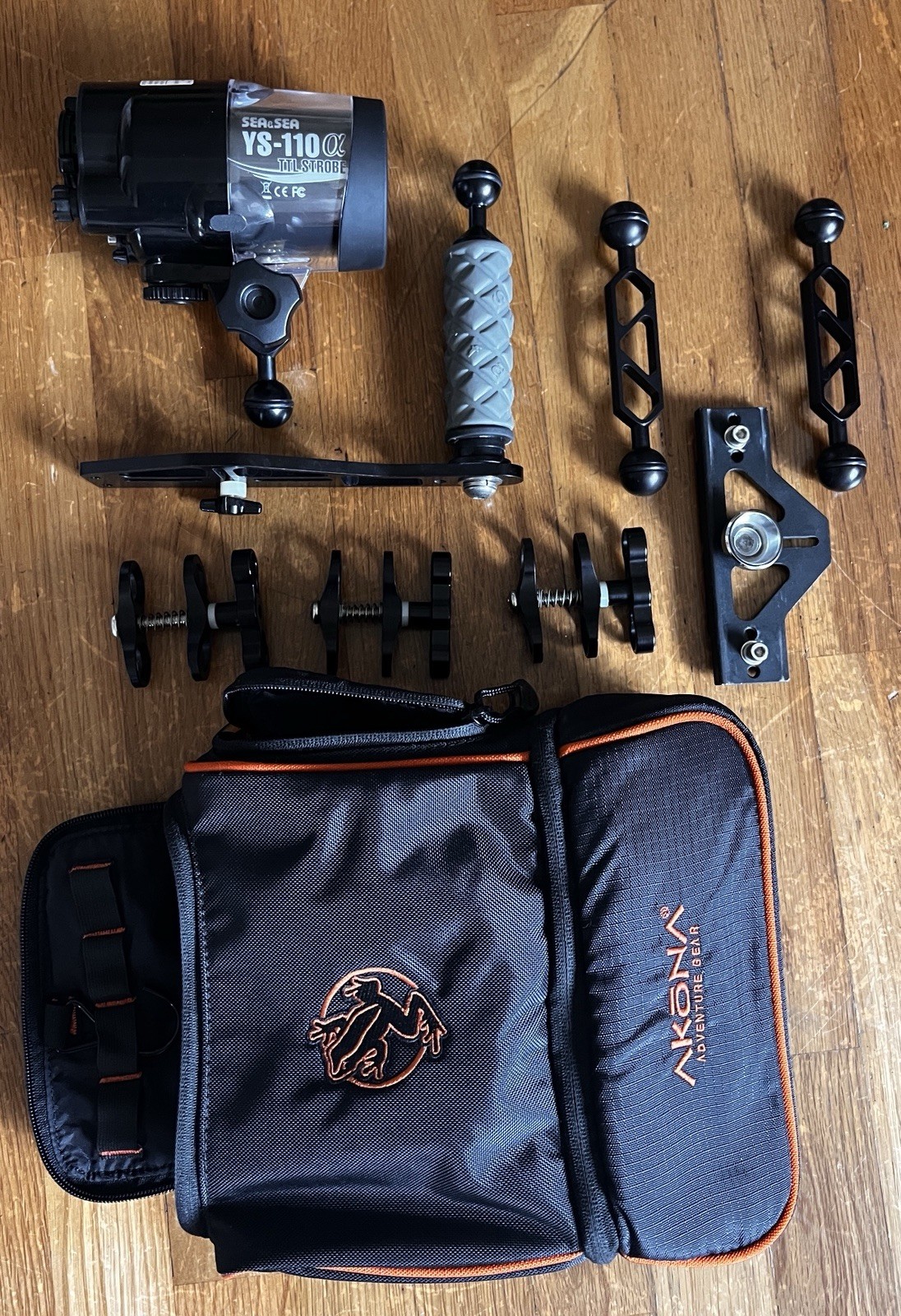 SEA & SEA YS-110a TTL STROBE-Never Used+2 Camera Plates,Serfas Post+Conn.+AKONA