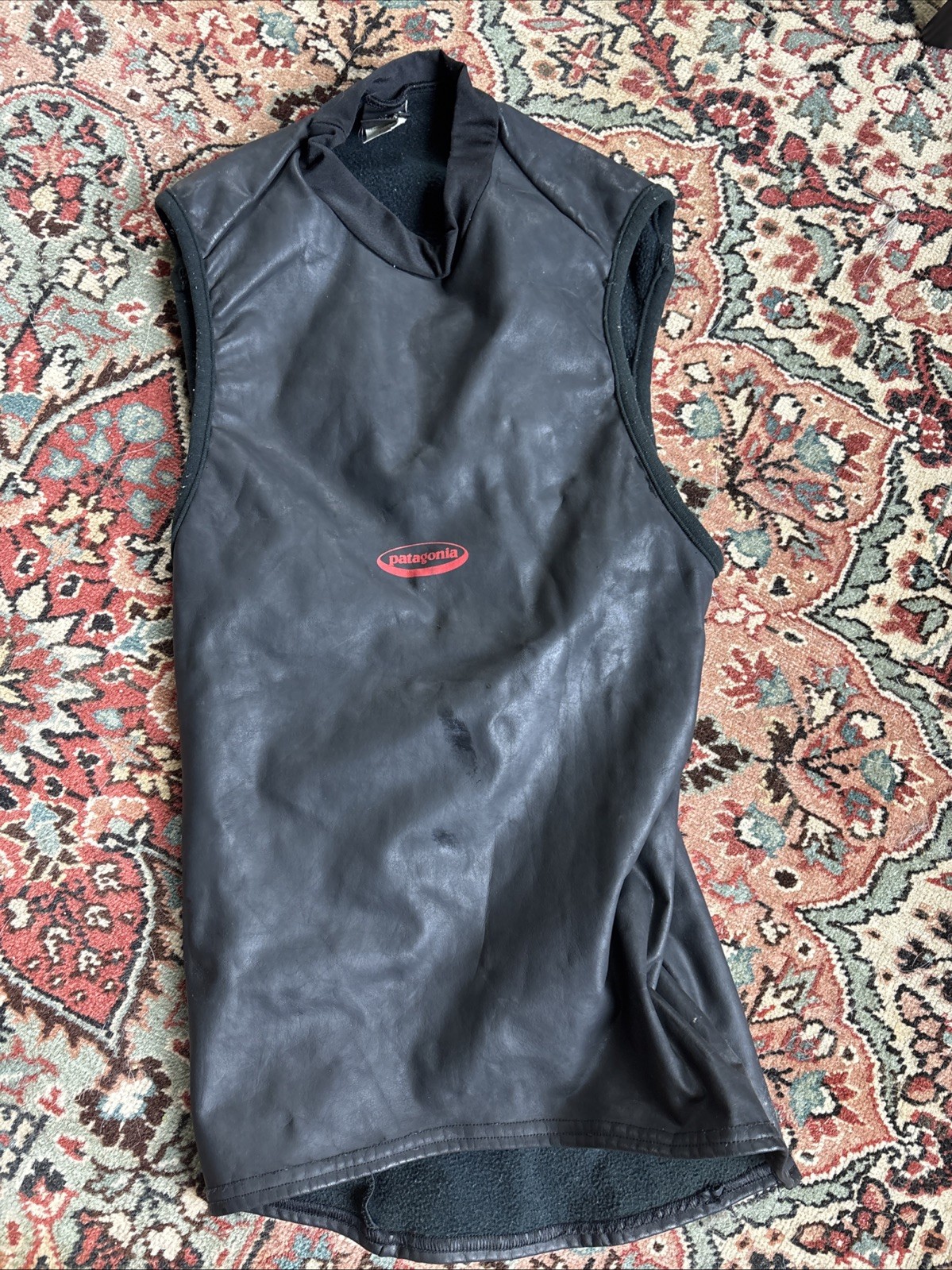 Patagonia wet suit vest only black size XS w red logo front and back