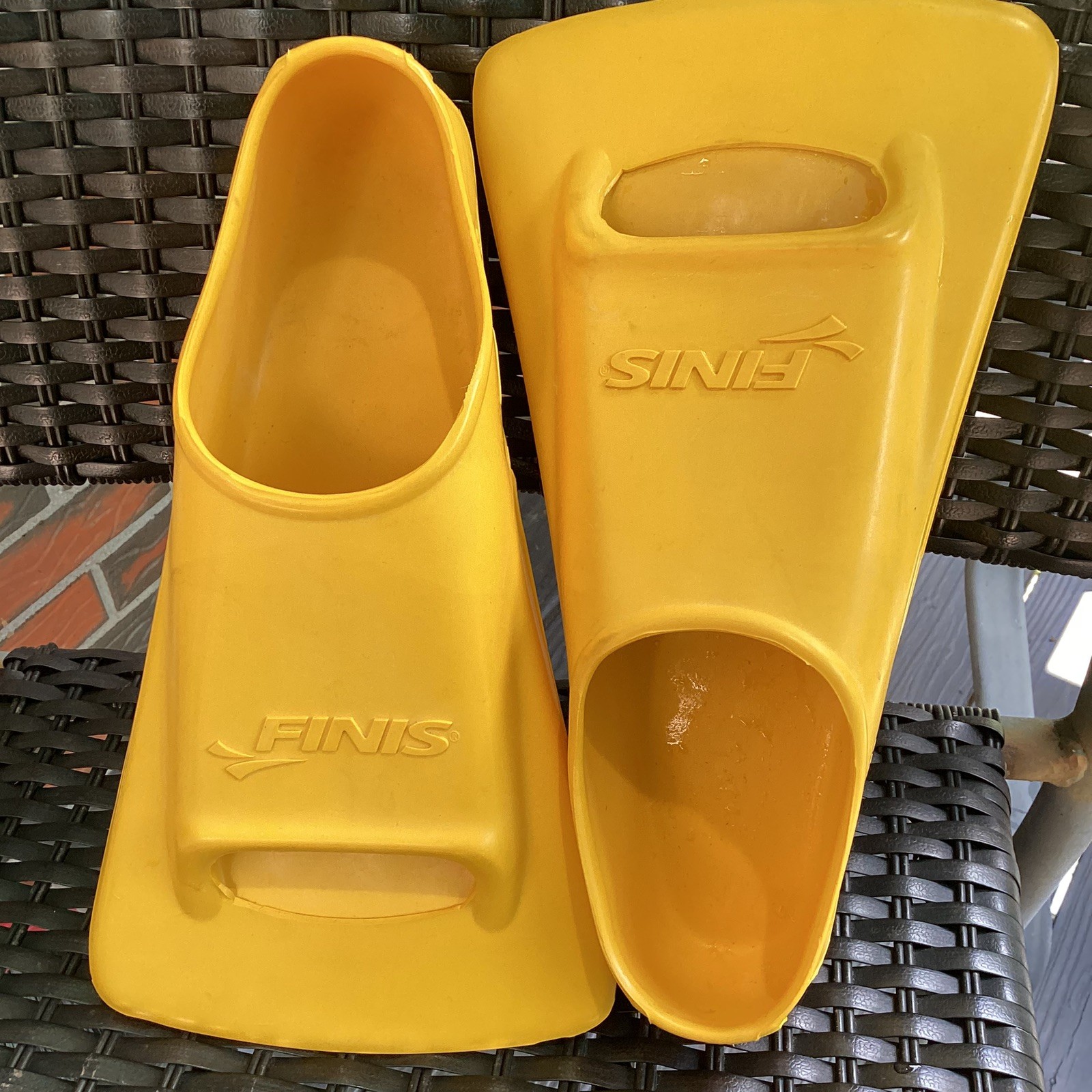 FINIS Zoomers Gold Short Blade Training Fins “sz D”-US-Sz (M 5.5-7) (W 6.5-8)