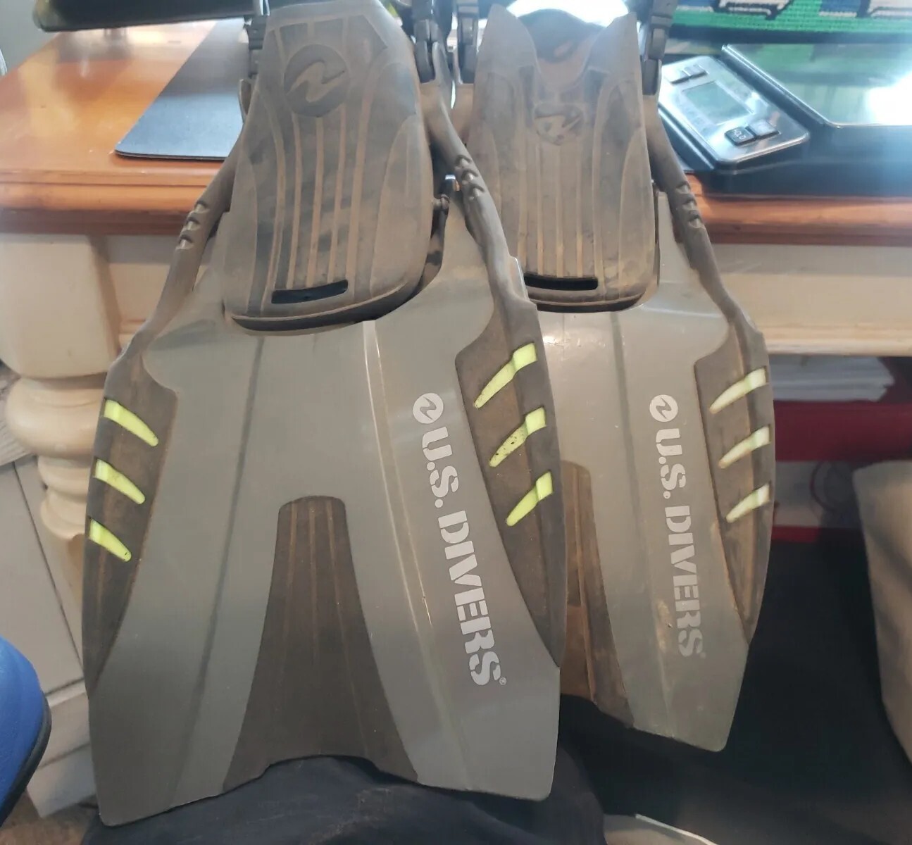 US DIVERS Swim Flippers Black Gray Green Universal Bag Fins Small / Medium W Bag