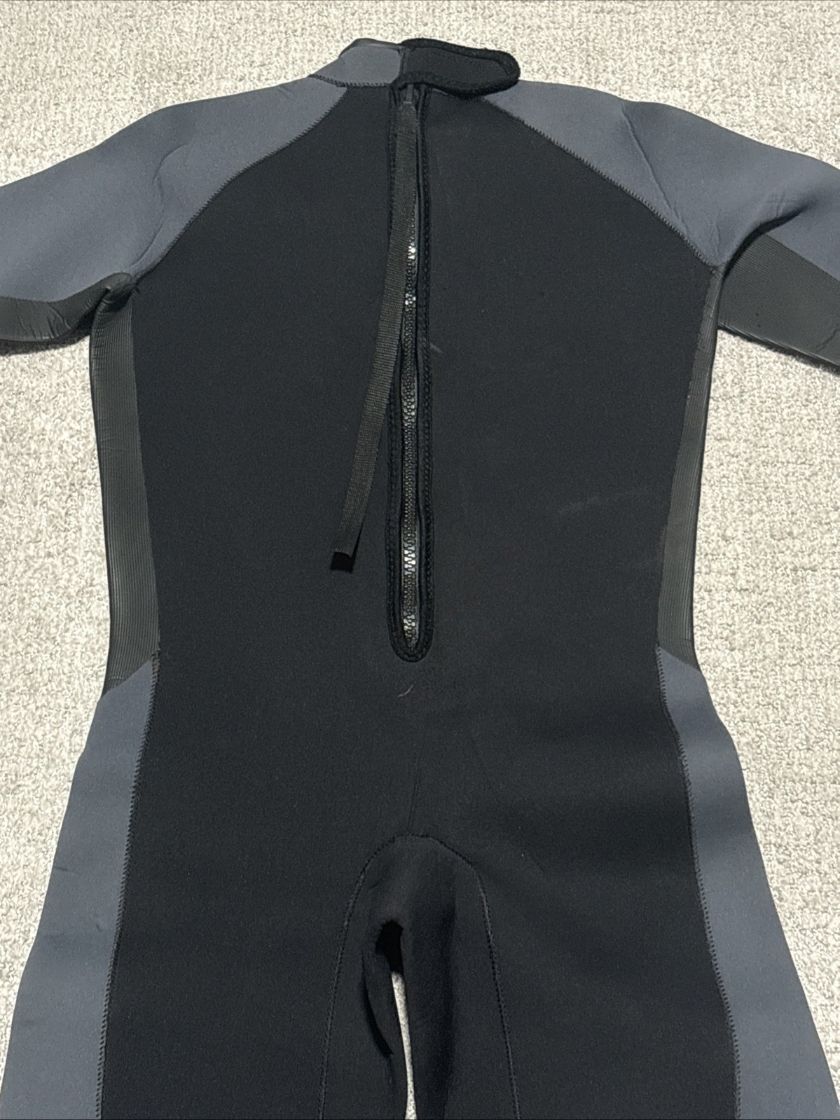 Beuchat brand men’s black & gray full-length neoprene wetsuit Size Medium