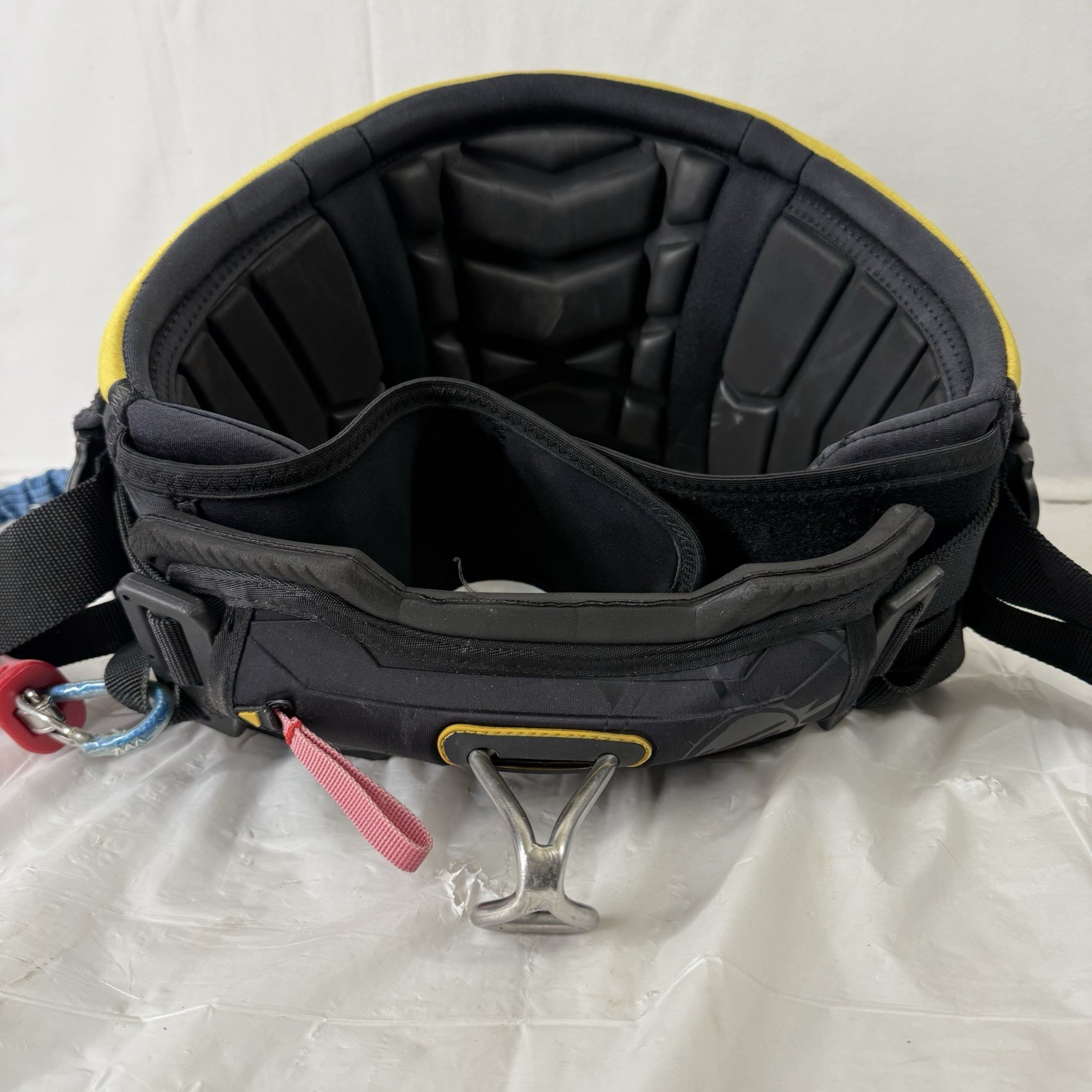 E1 Slingshot Kiteboarding Waist Harness Small – Excellent Condition.