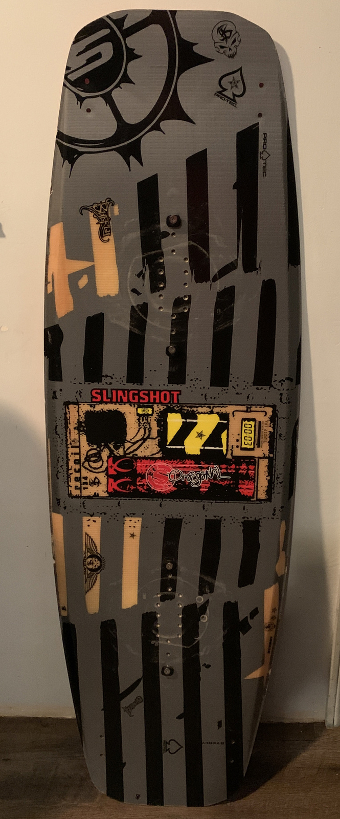 Slingshot Recoil 134 Wakeboard 4′ 5” by 1′ 5″