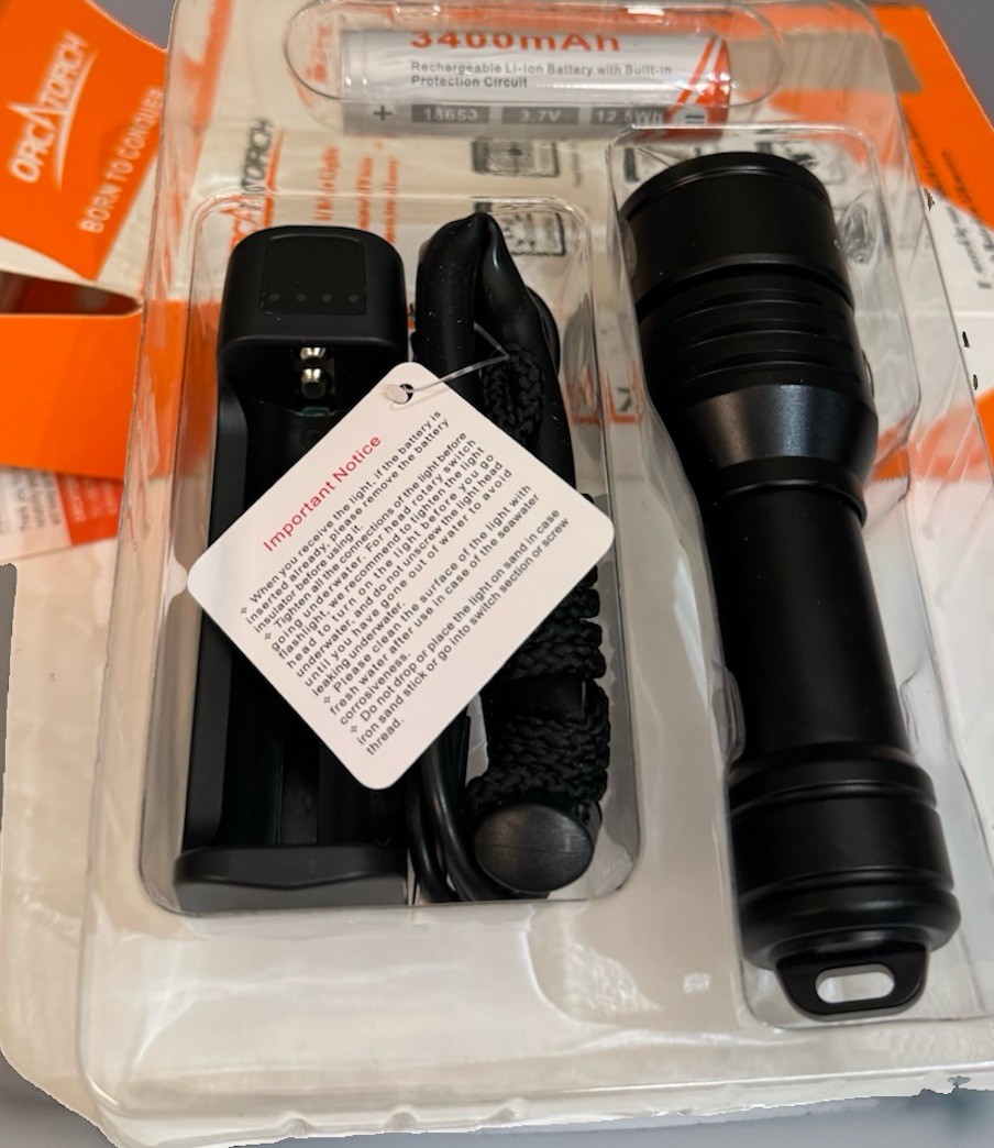 NEW OrcaTorch D570 Dive Light With Built in Green Laser