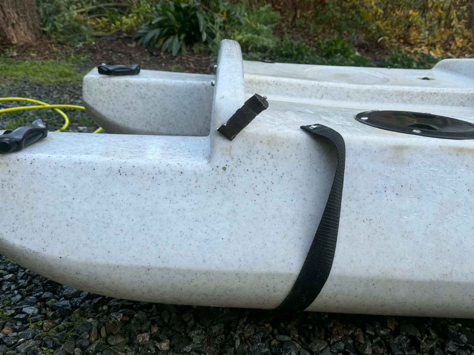 Stealth Kiwi Kayak Fishing Angler Kayak 11ft Pontoon Catamaran Hull