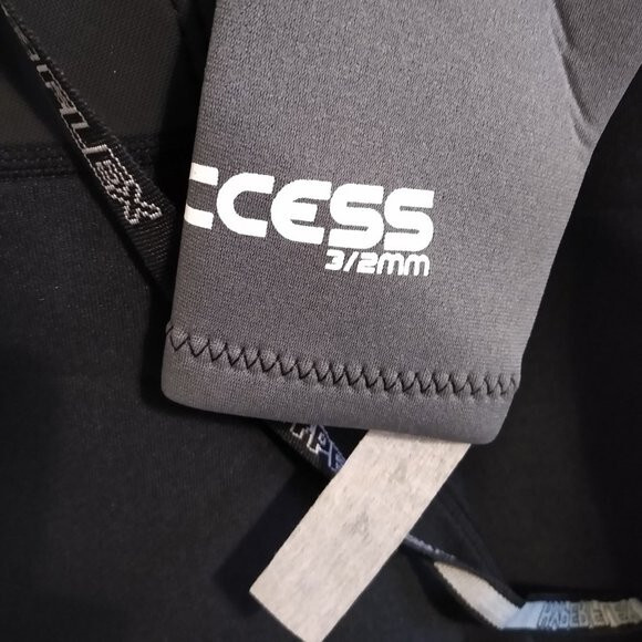 Hyperflex Access Womens Full Length 3mm Back zip Wetsuit Size 4 Green Black Grey