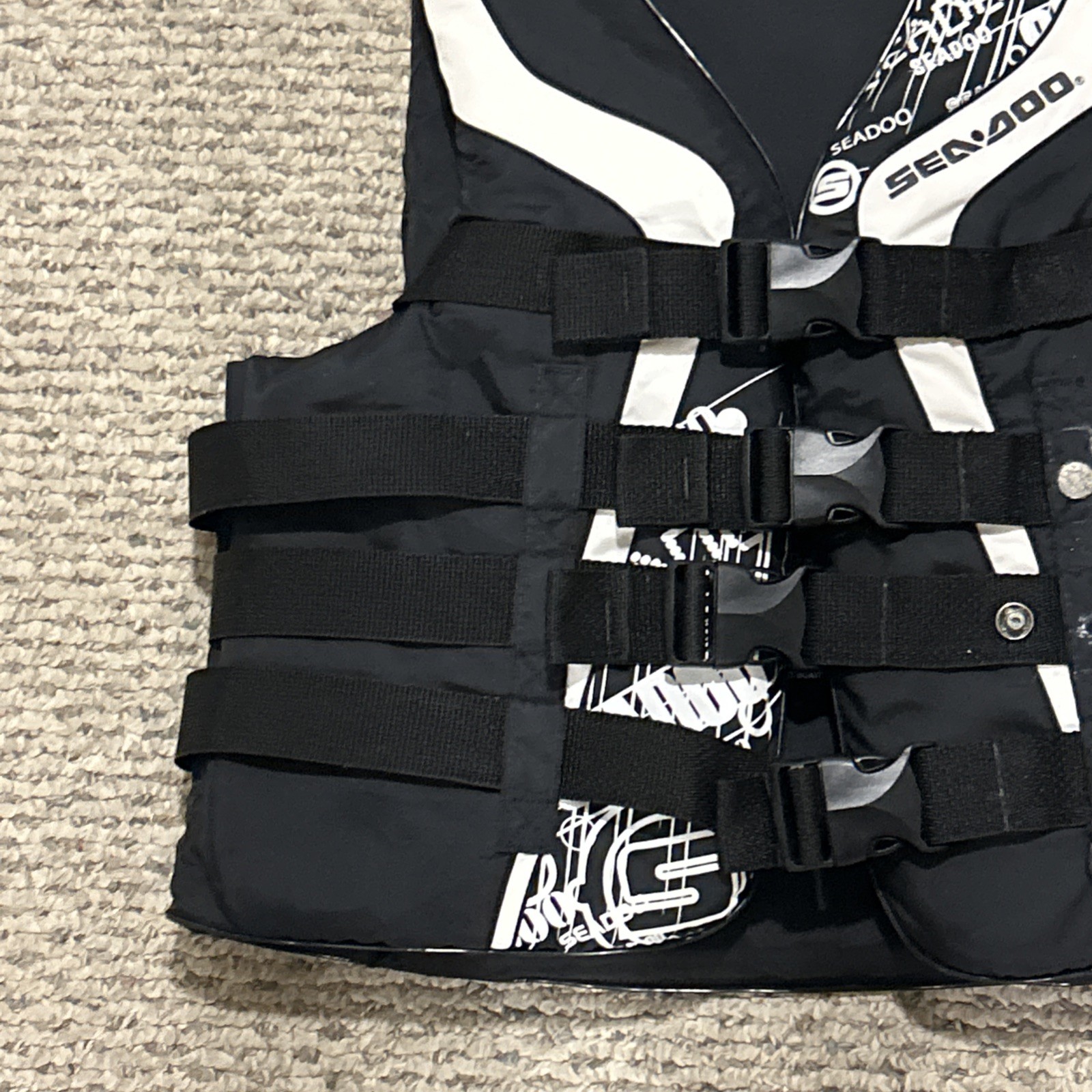 Sea Doo 1714 Ski Wakeboard Vest Unisex Size MED. Black Gray Pre-Owned