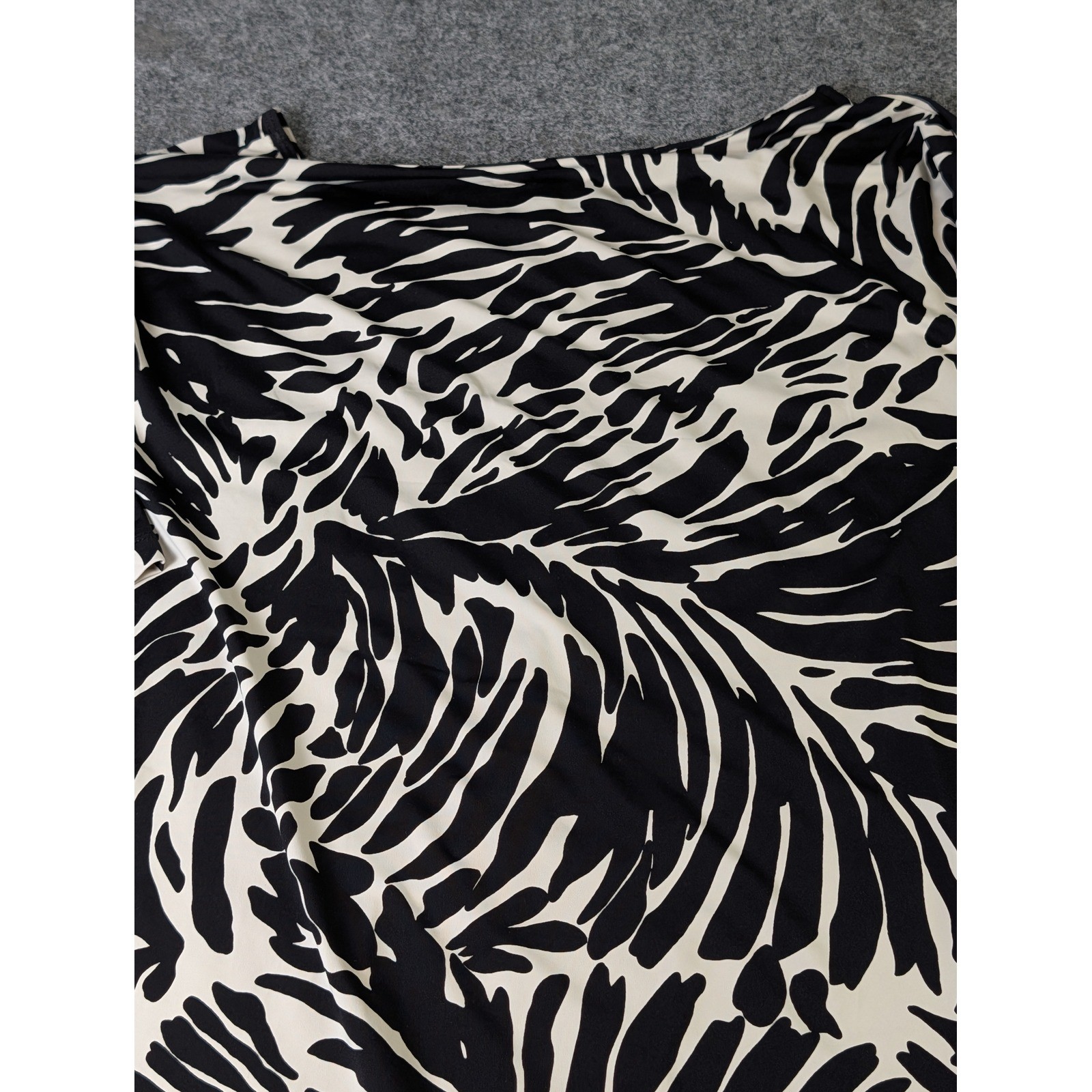 Lands End Womens 3X 24W-26W Swim Tee Rash Guard Black Ivory Abstract Zebra Print