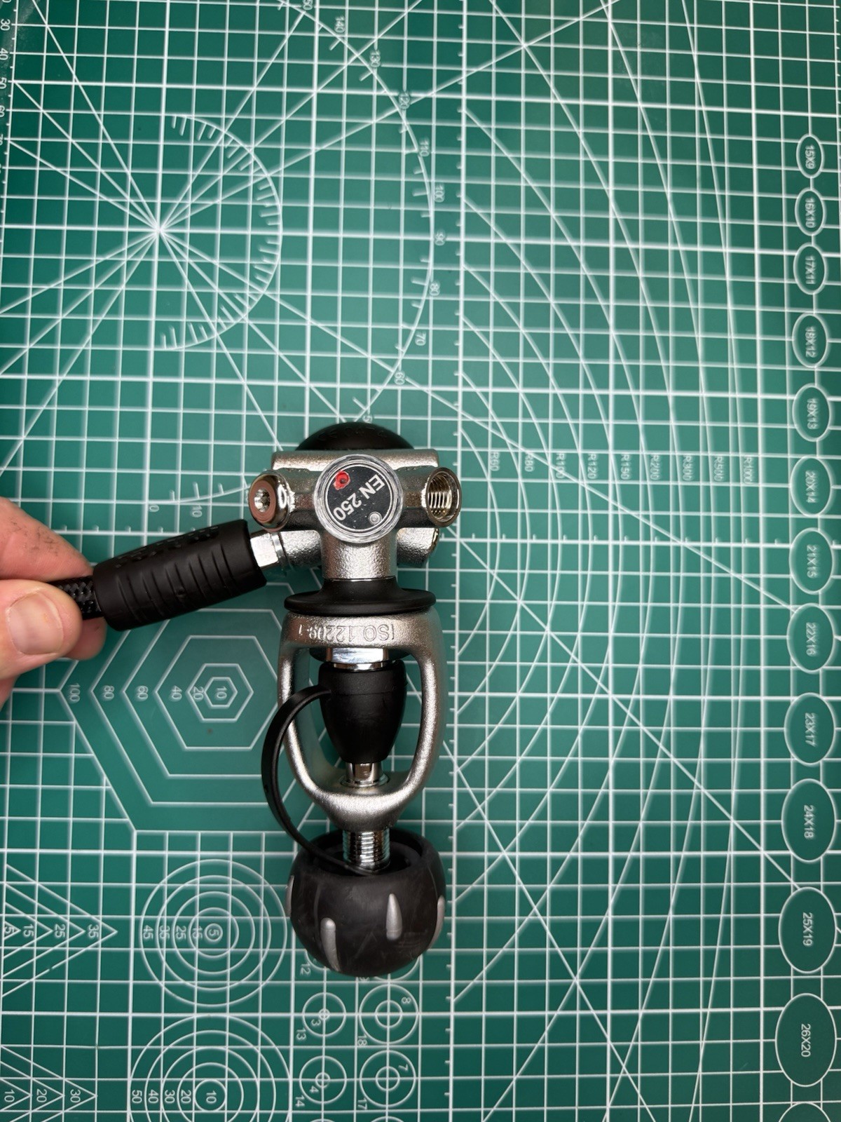 Mares Abyss MR 22x Scuba Diving Regulator w/MiFLex Hose – Yoke