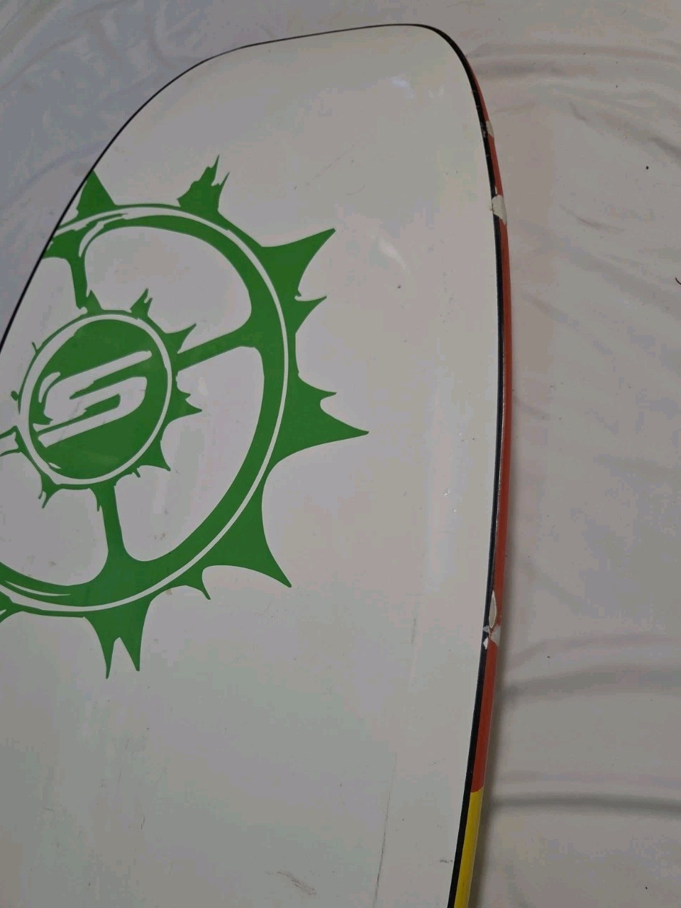 Slingshot Wakefoiler Wakeboard 4’10″x 20″x 1 3/8″ Green White- Good Condition!