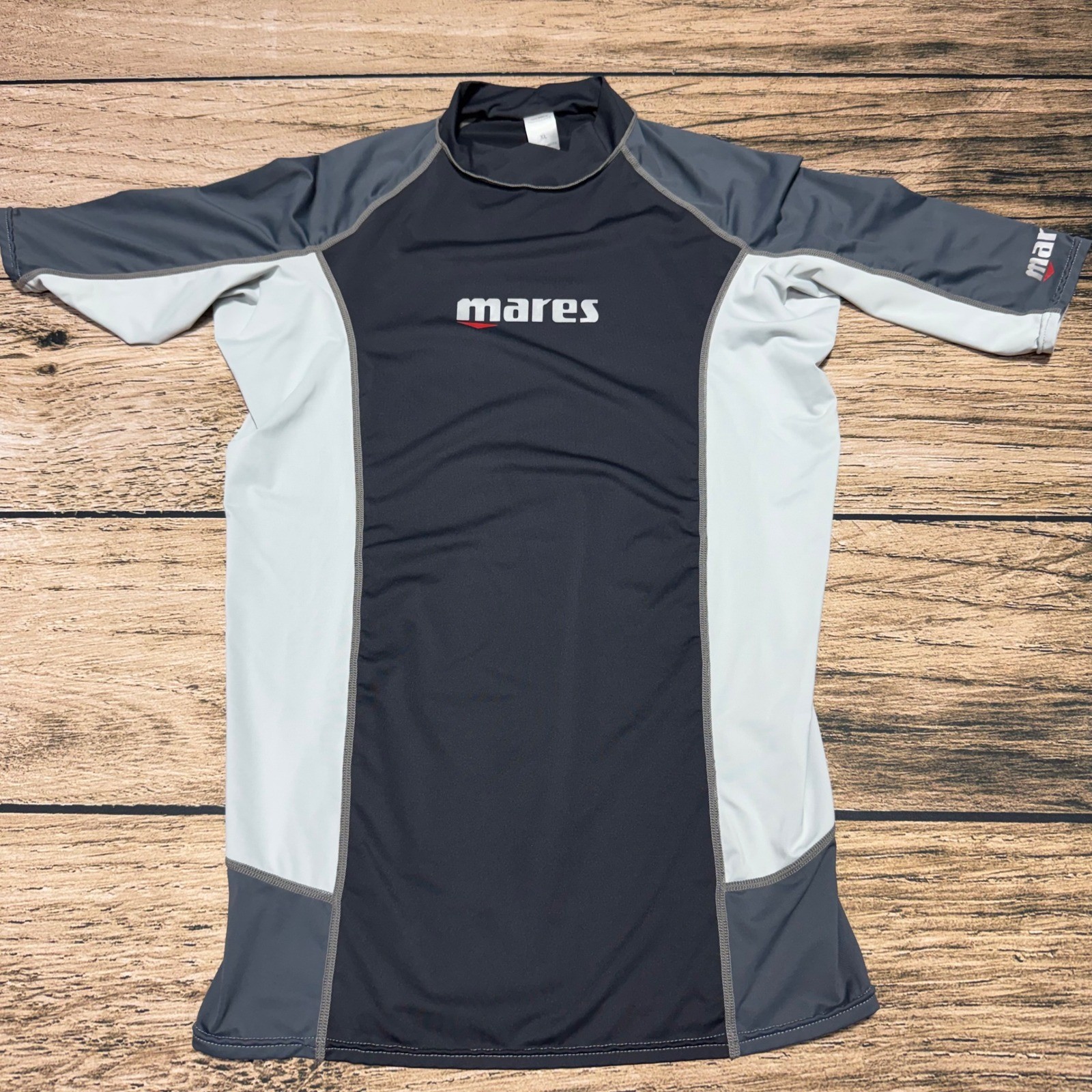 Mares Rash Guard Men XL Grey White Short Sleeve Swim Surf Performance Shirt
