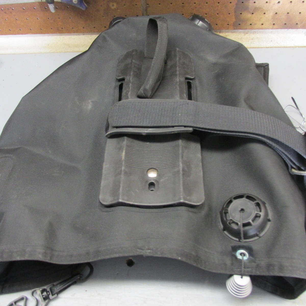 Mares Vector Origin Scuba Diving BCD Vest – Black – Size: MED. – Good Condition