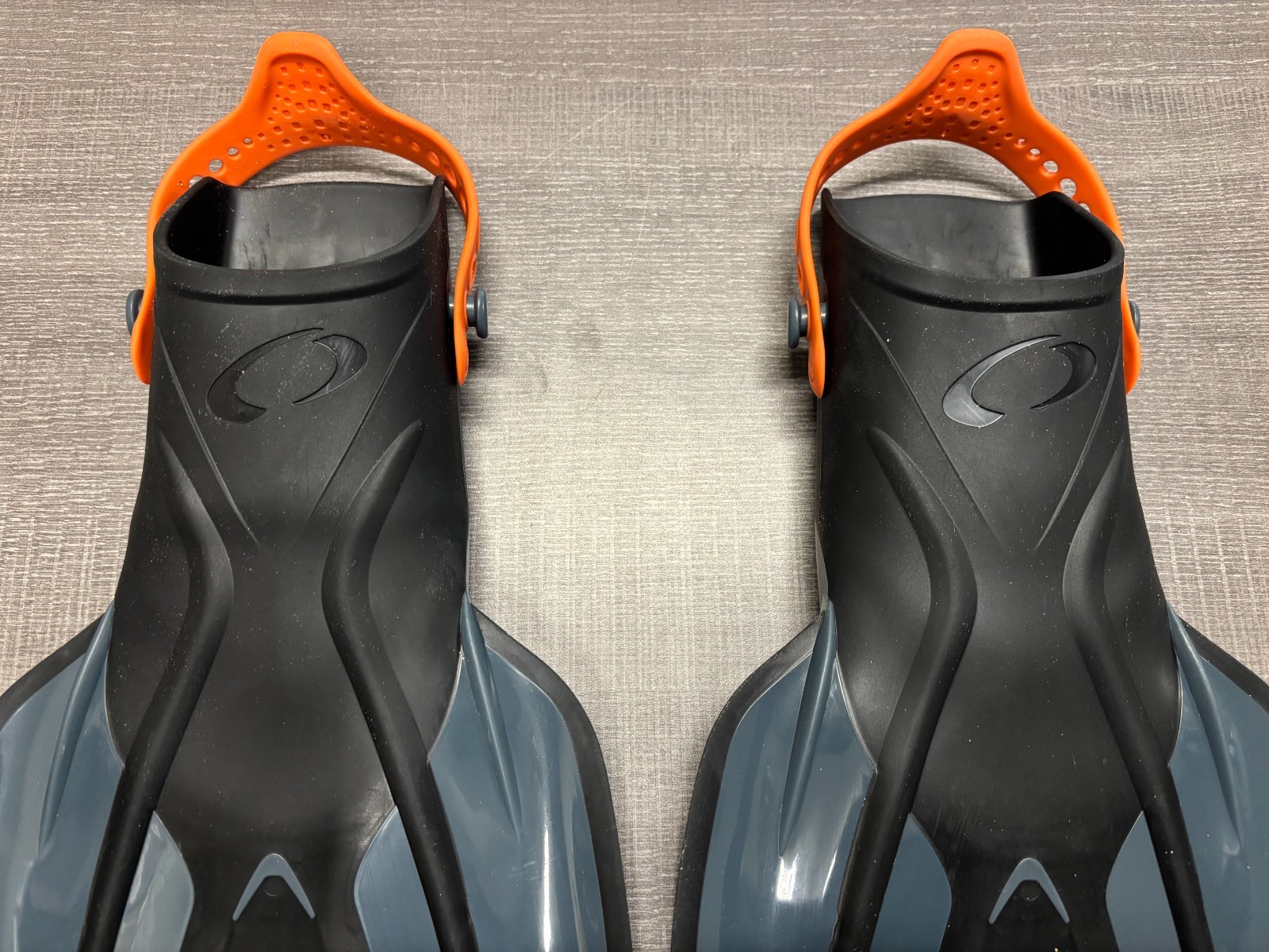 Adult Oceanic Snorkeling Set (Gray) – Size Men’s 9-13/Women’s 10-14 (Lot #134)