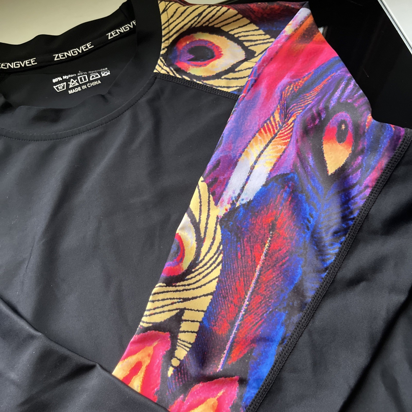 Rash Guard Men’s Size Large Long Sleeve Peacock Feather Pattern Sleeve