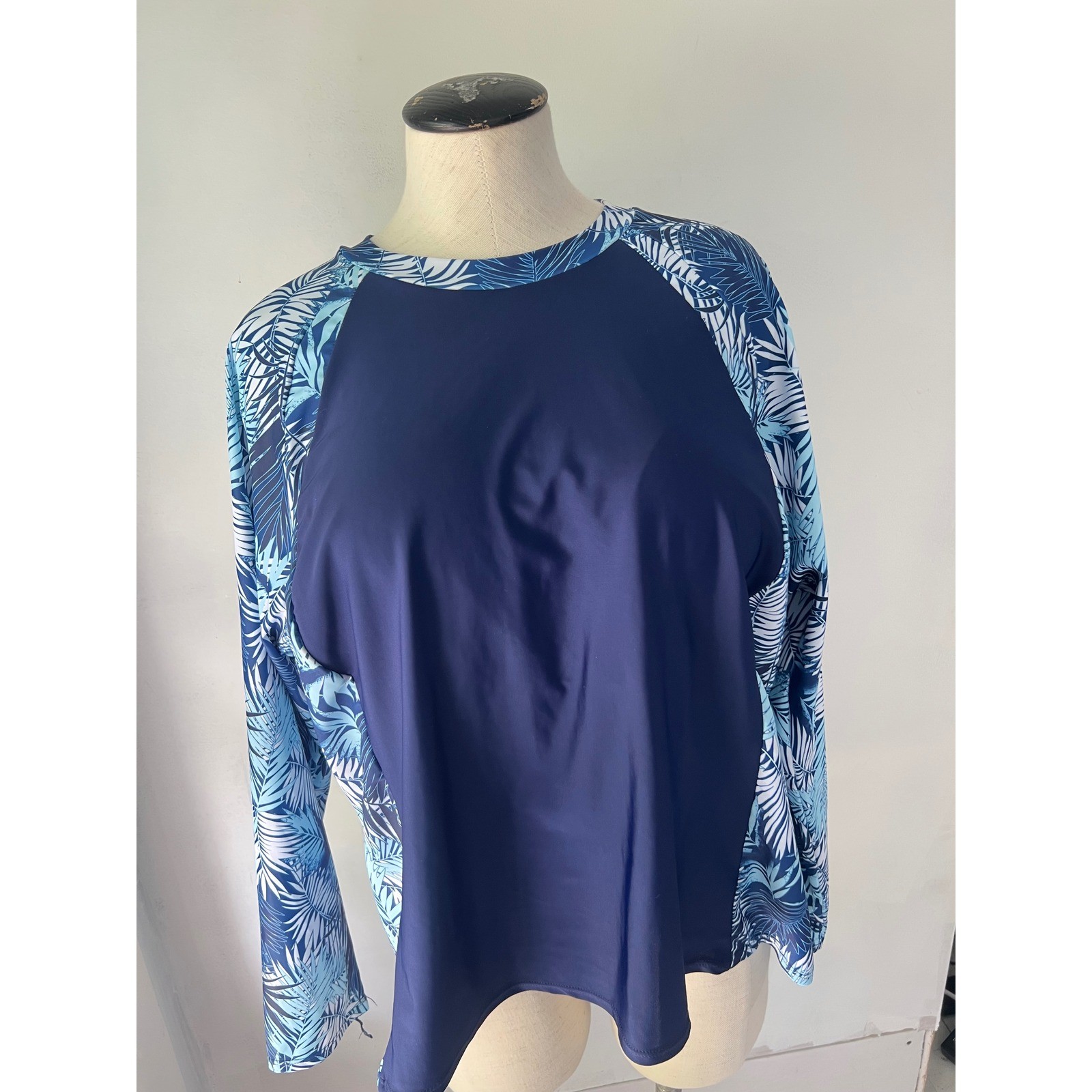 Blue Tropical Palm Print Long Sleeve Rash Guard Swim Top 4XL Navy Built-in Bra