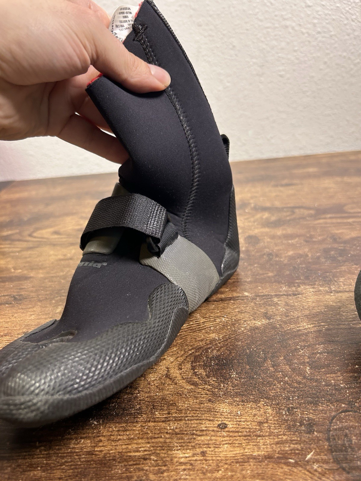 Patagonia R3 Split Toe Wetsuit Water Booties BLACK Womens size 5 8.5”