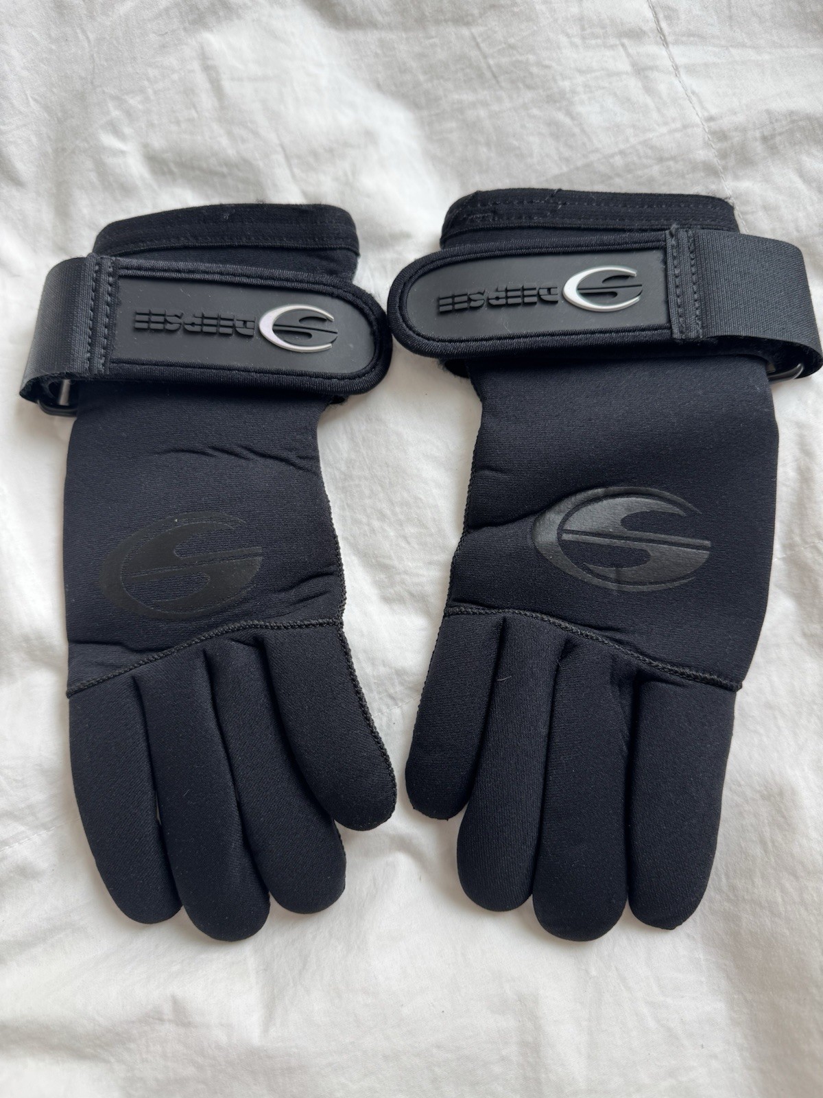 Deep See, Inc. Wet Suit Snorkeling Diving Cinch Strap Gloves Size XS Black