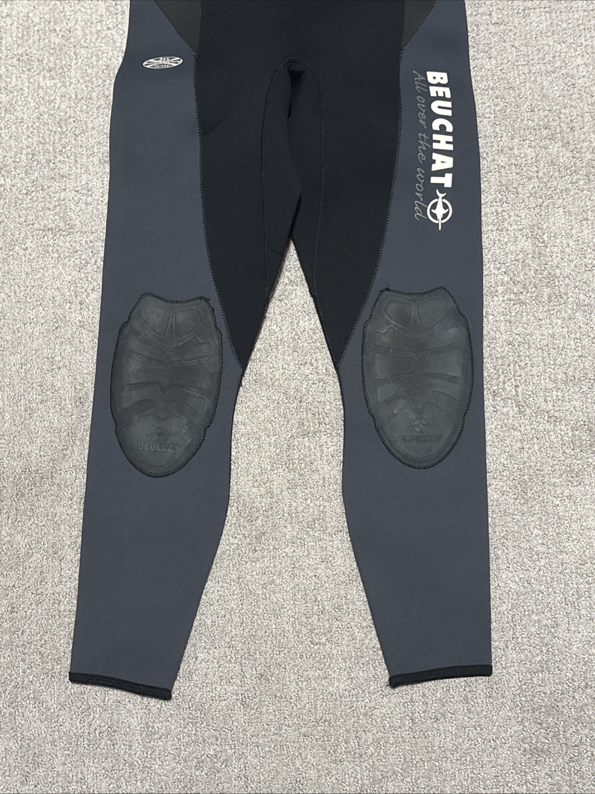 Beuchat brand men’s black & gray full-length neoprene wetsuit Size Medium