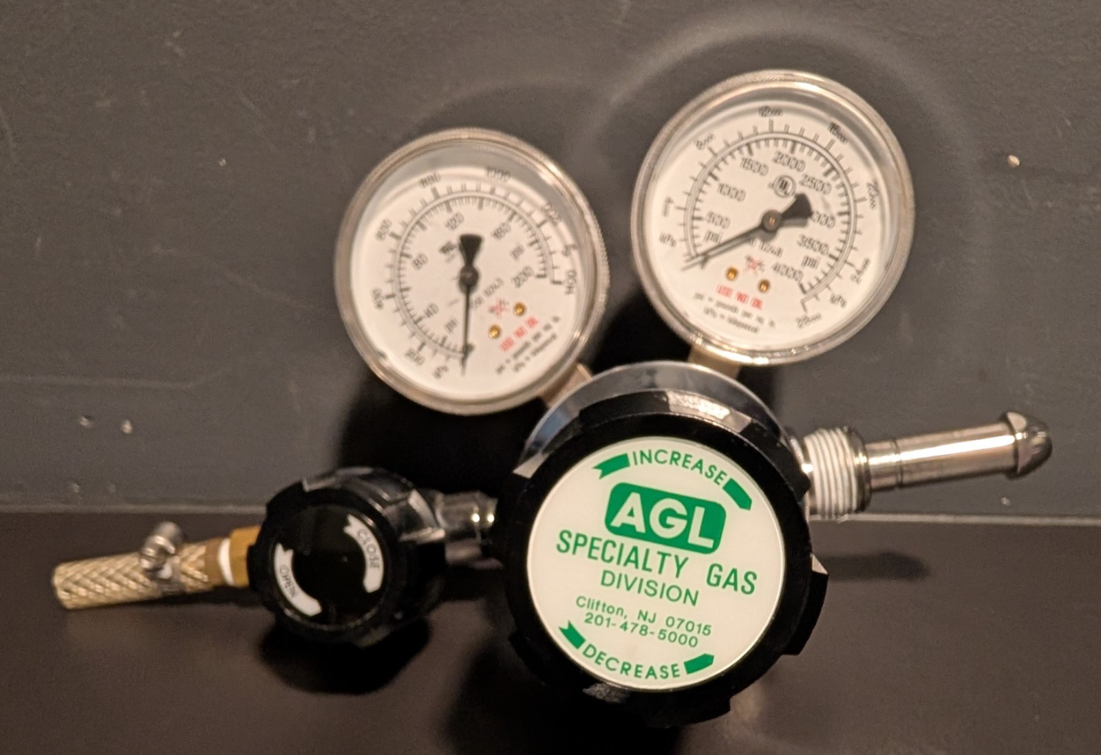 AGL Dual-Stage Ultra-High Purity Regulator 2123341-29-000 Stainless Steel Chrome