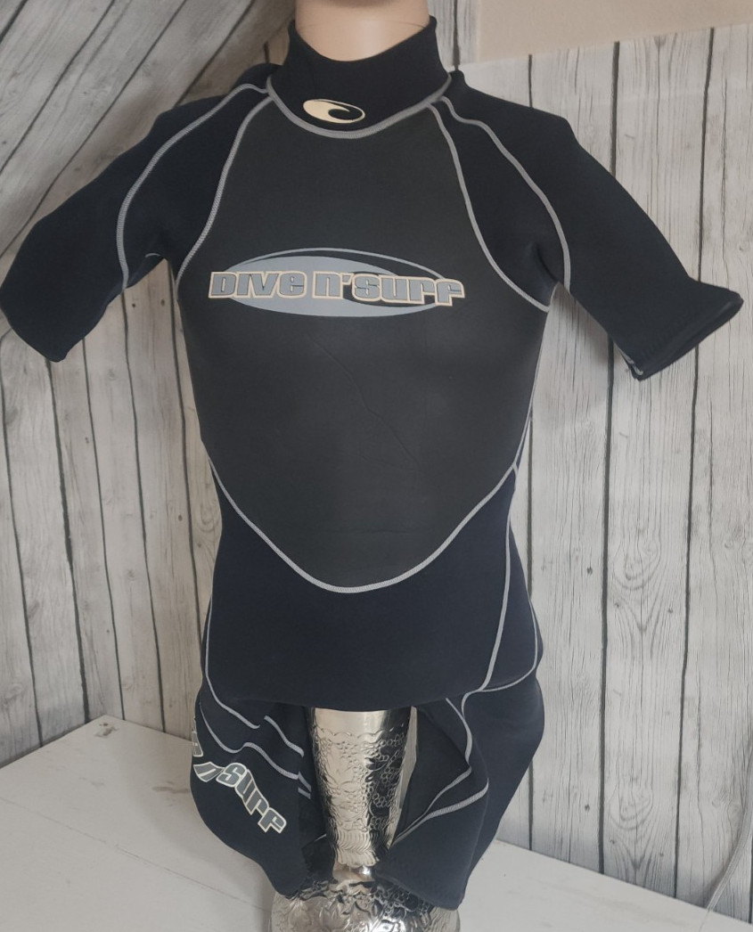 Dive N’ Surf Shorty Wetsuit – Men’s Size Small – Black/Gray Flatlock – Back Zip