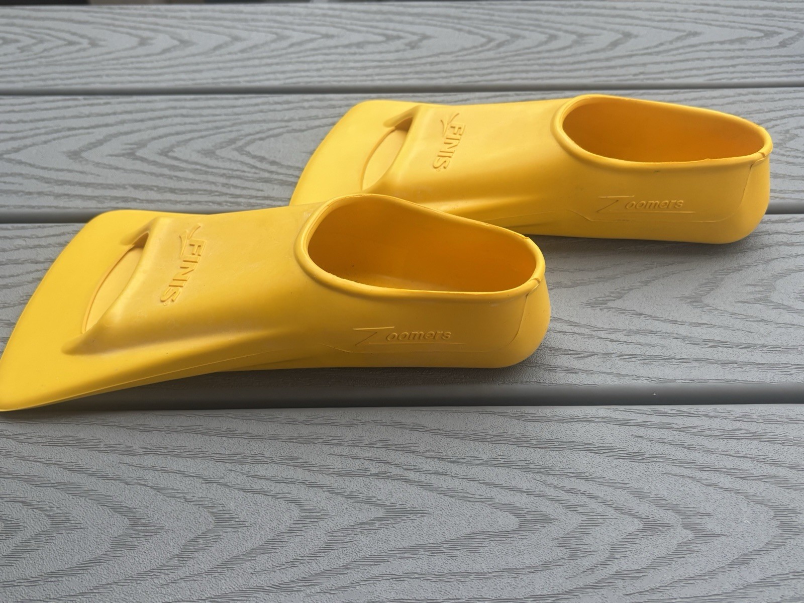 FINIS Zoomers Gold Short Blade Training Fins Female 8 1/2-9 1/2 Male 7 1/2-8 1/2