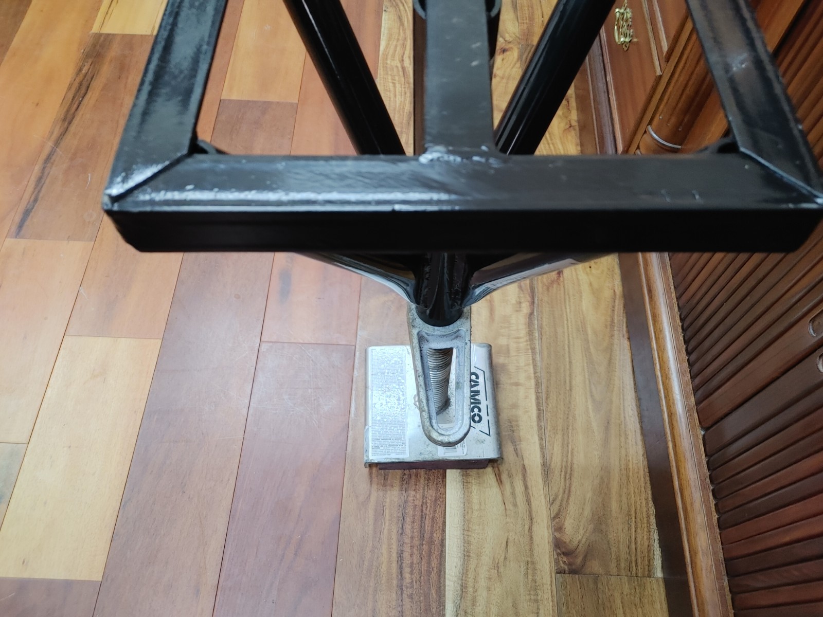 Camco Boat Stands Stackable V-Top Boat Keel Stand – Adjustable 15″ to 23″