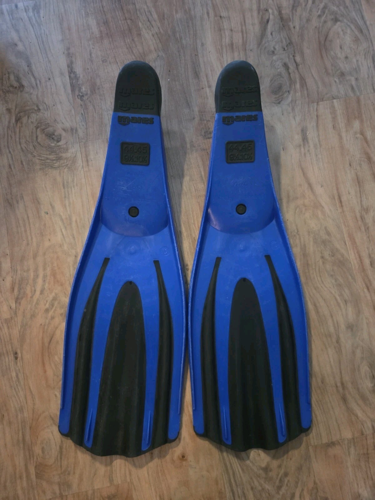 Mares Avanti Superchannel Full Foot Scuba Snorkeling Fins Blue- 9.5-10.5